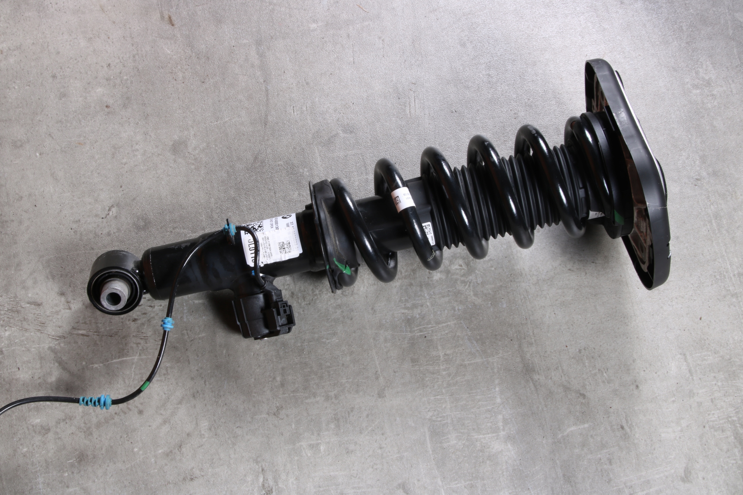 BMW X5 G05 shock absorber left rear part rear VDC 6869023