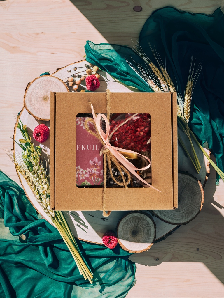 Prezent Zestaw Kosz Prezentowy upominki herbata miód serce czekolada BOX HQ EAN (GTIN) 5906228070236