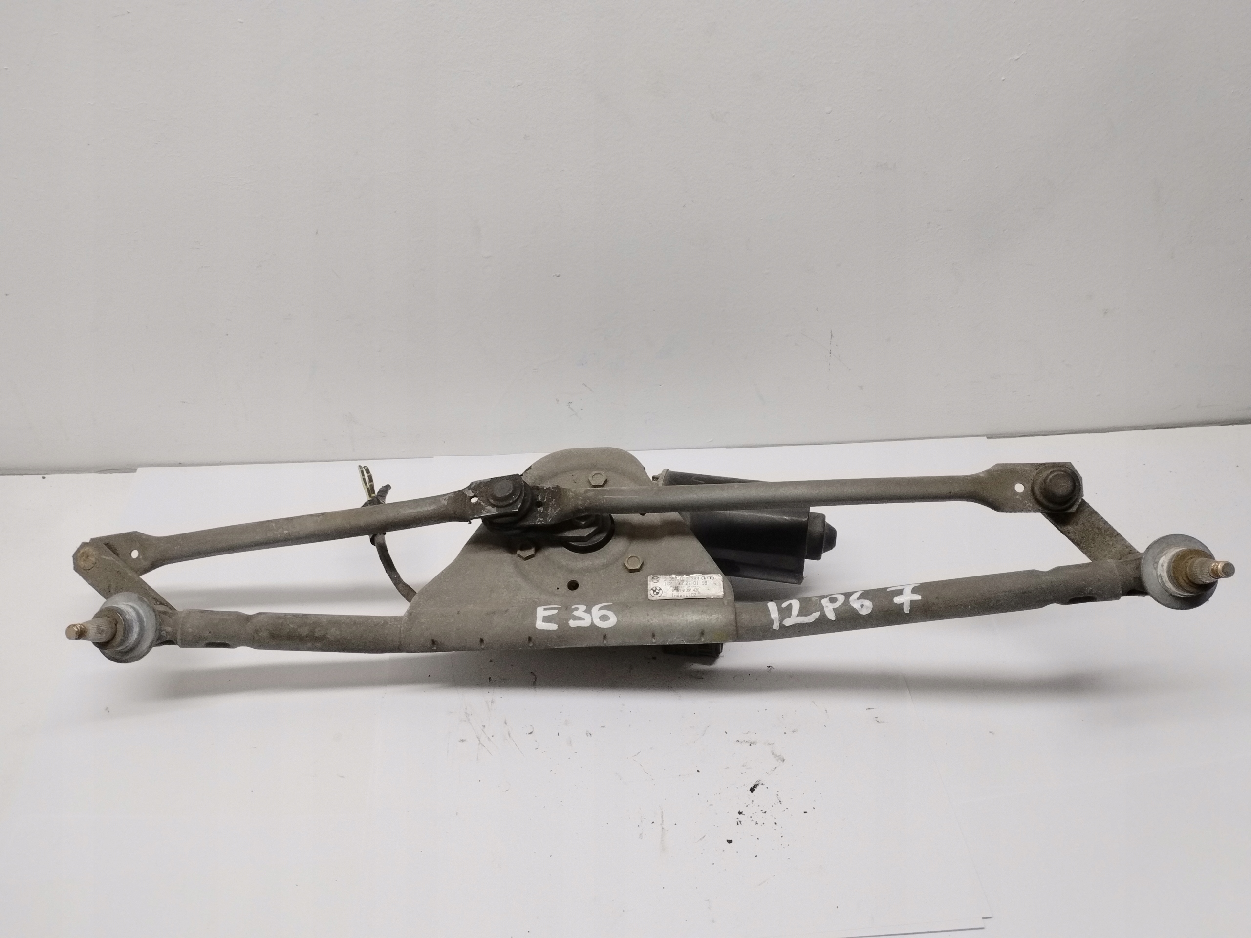 wiper mechanism BMW E36 8391420