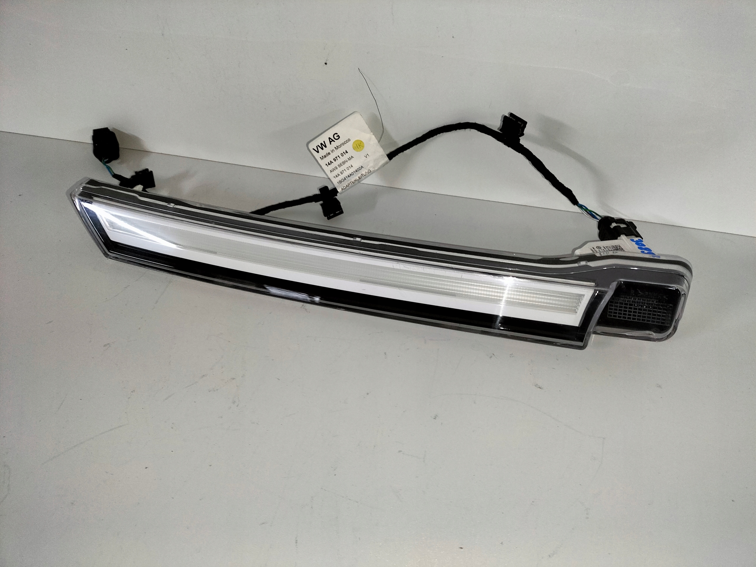 light front LED grille right VW ID7 23