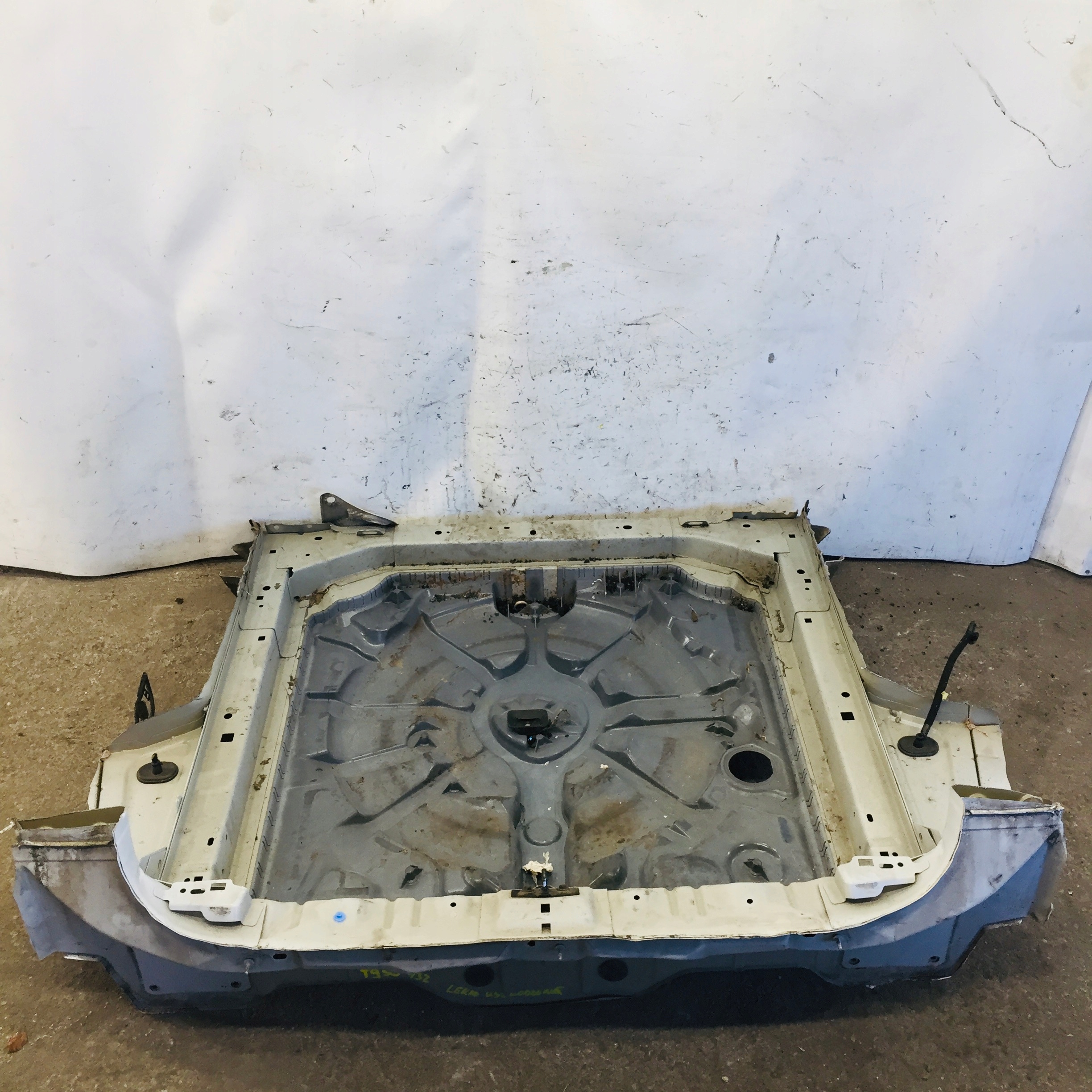 PAS TYLNY WANNA PODŁOGA PEUGEOT 308 II T9 SW ADBLUE #132 Wersja Europejska