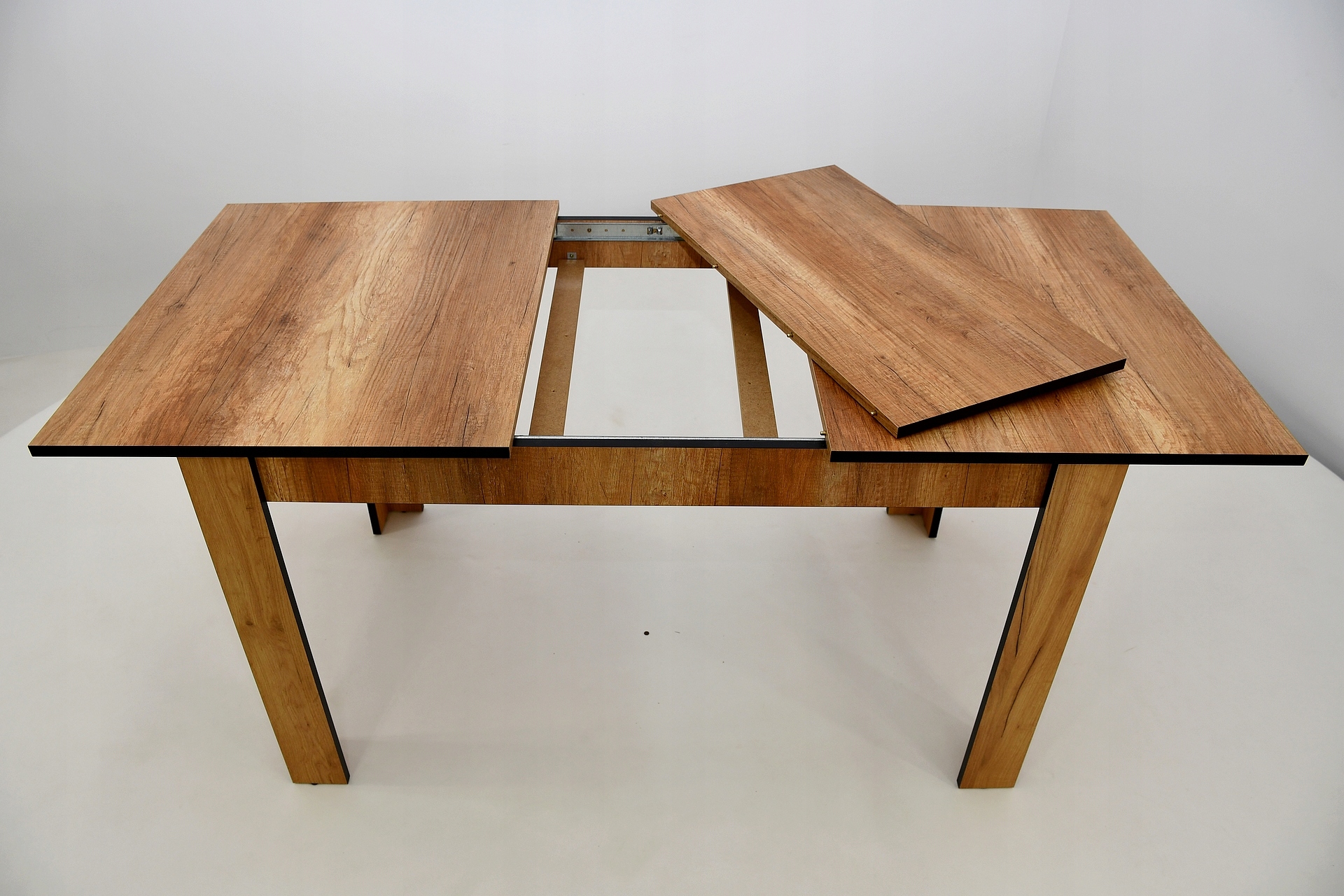 KOMPLET MEBLI W MODNEJ KOLORYSTYCE Szerokość stołu 80 cm