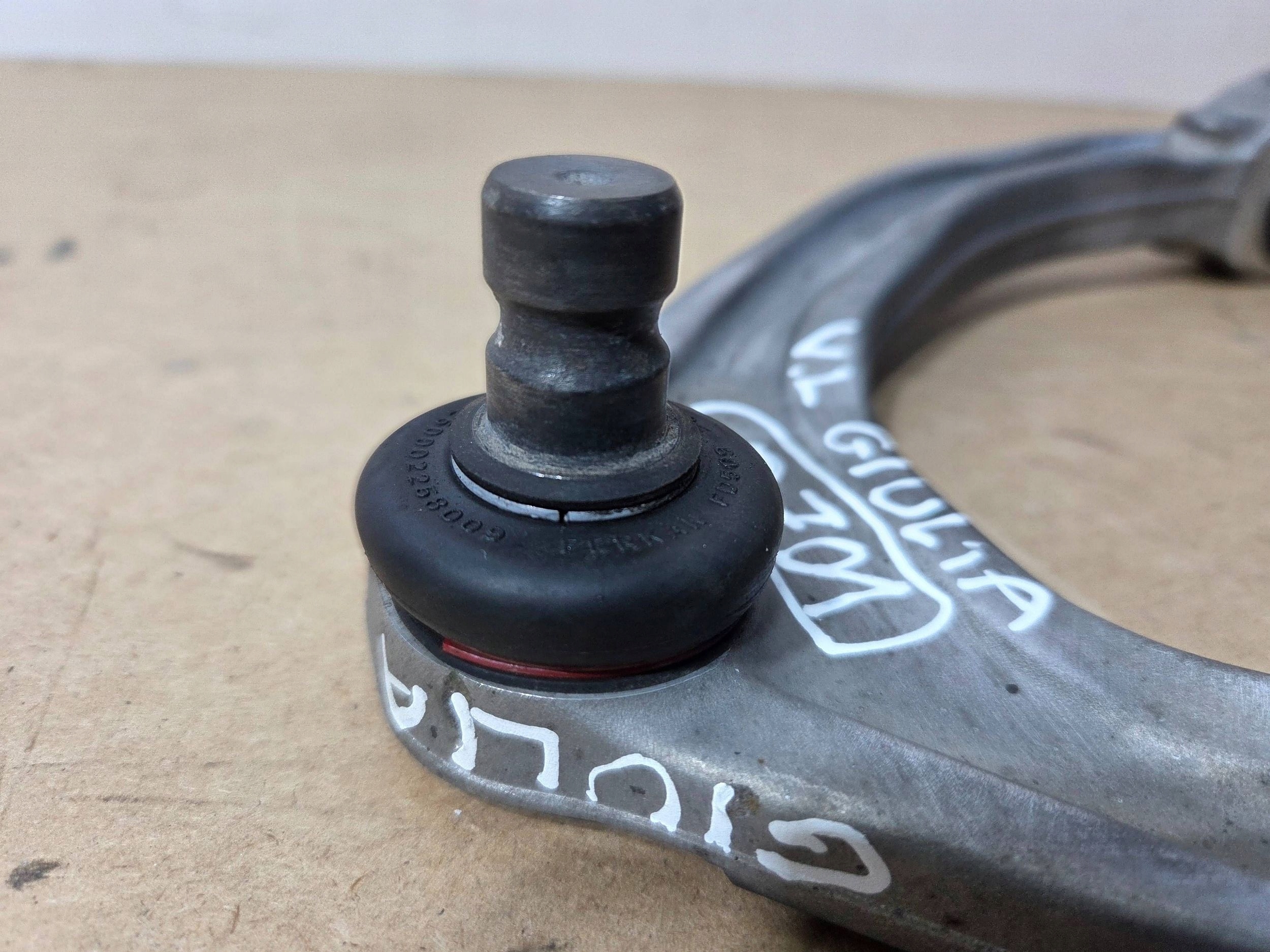 Alfa Romeo Giulia arm upper front left K206603 (Q701)