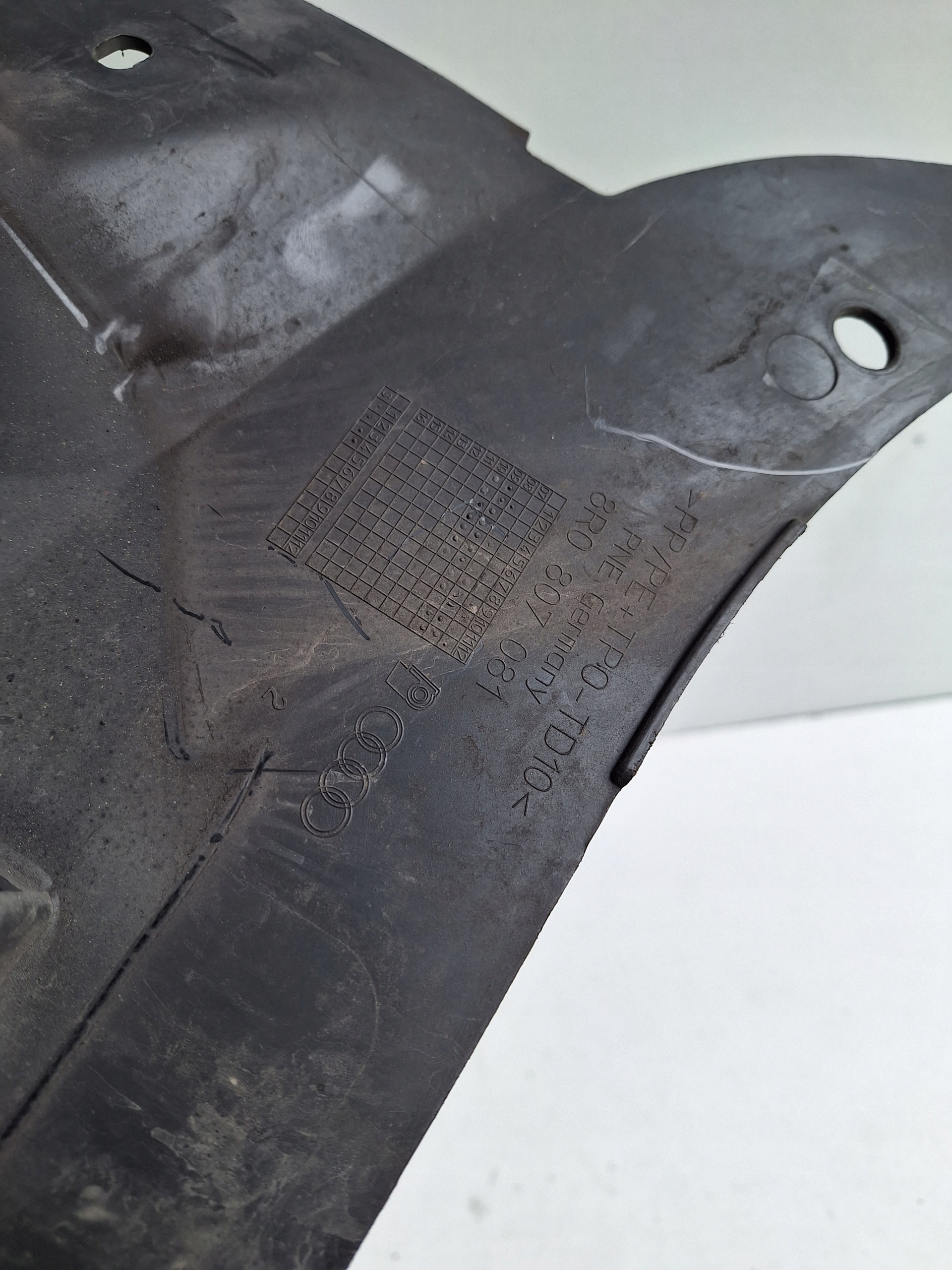 AUDI Q5 8R 08-12 covering for support panel for radiators 2.0 TDI