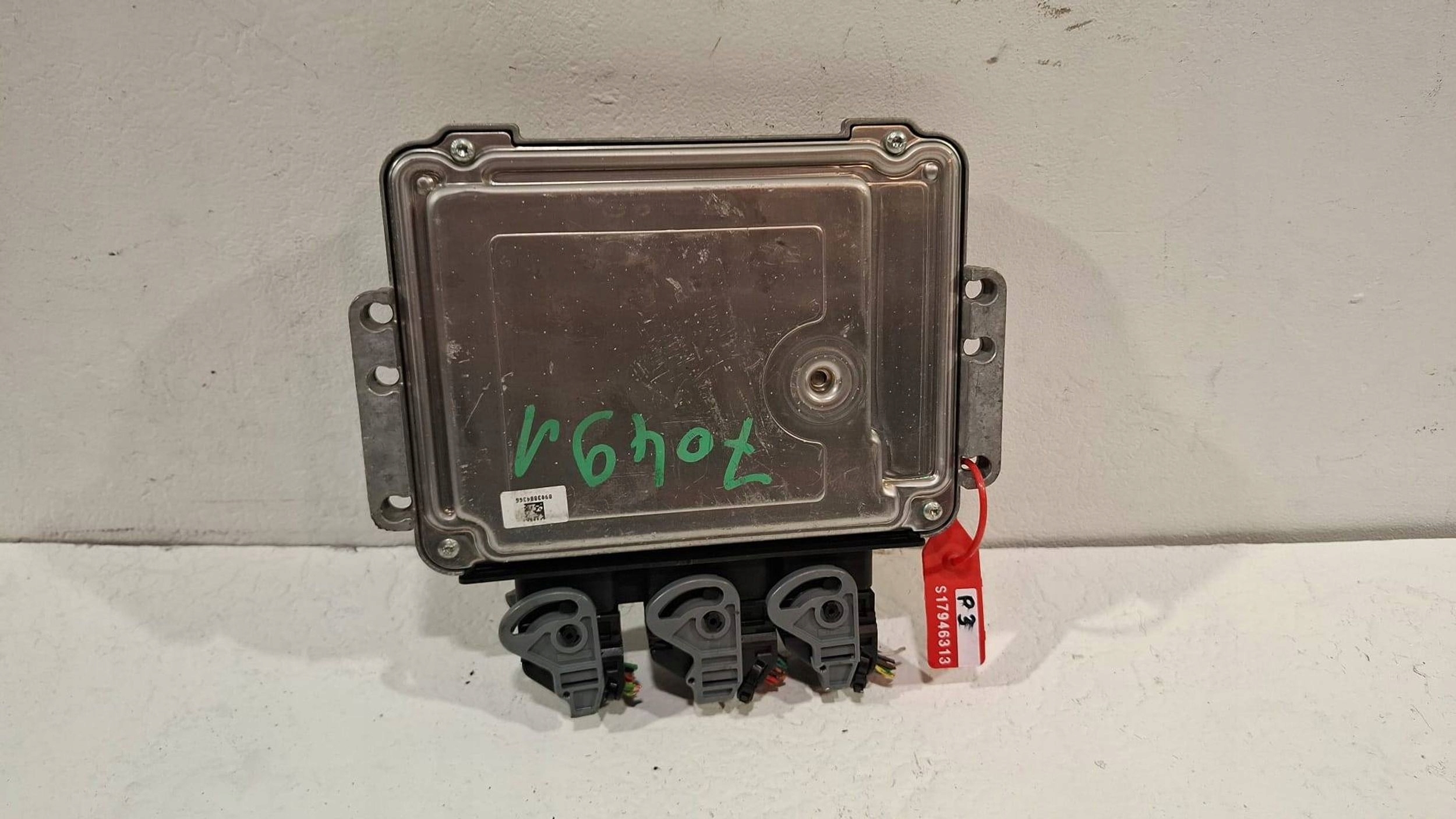 control unit of the engine computer 0281013872 Citroen Peugeot 1.6 HDI