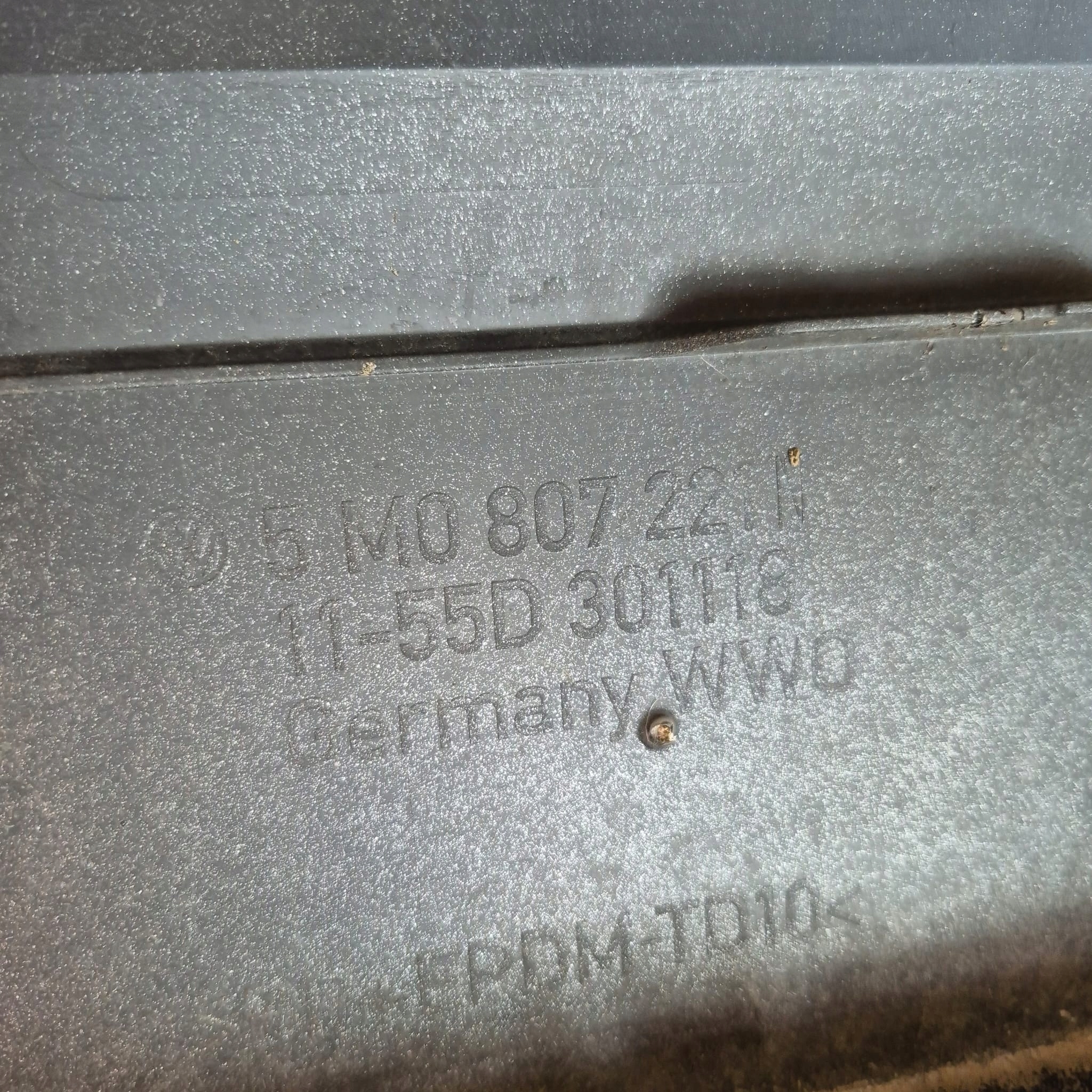 VW GOLF VI 6 plus LIFT 09-14 bumper front front washer 4XPDC 5M0807221N