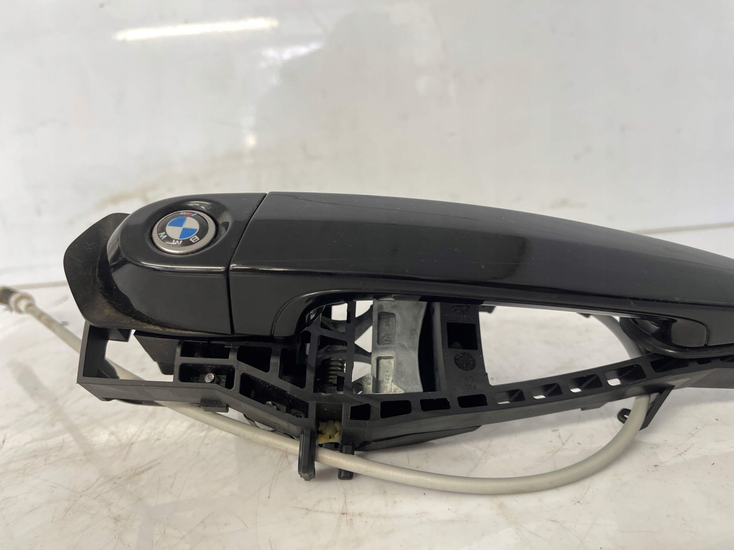 handle exterior left front BMW F20 7297749 11-19 LAK 668