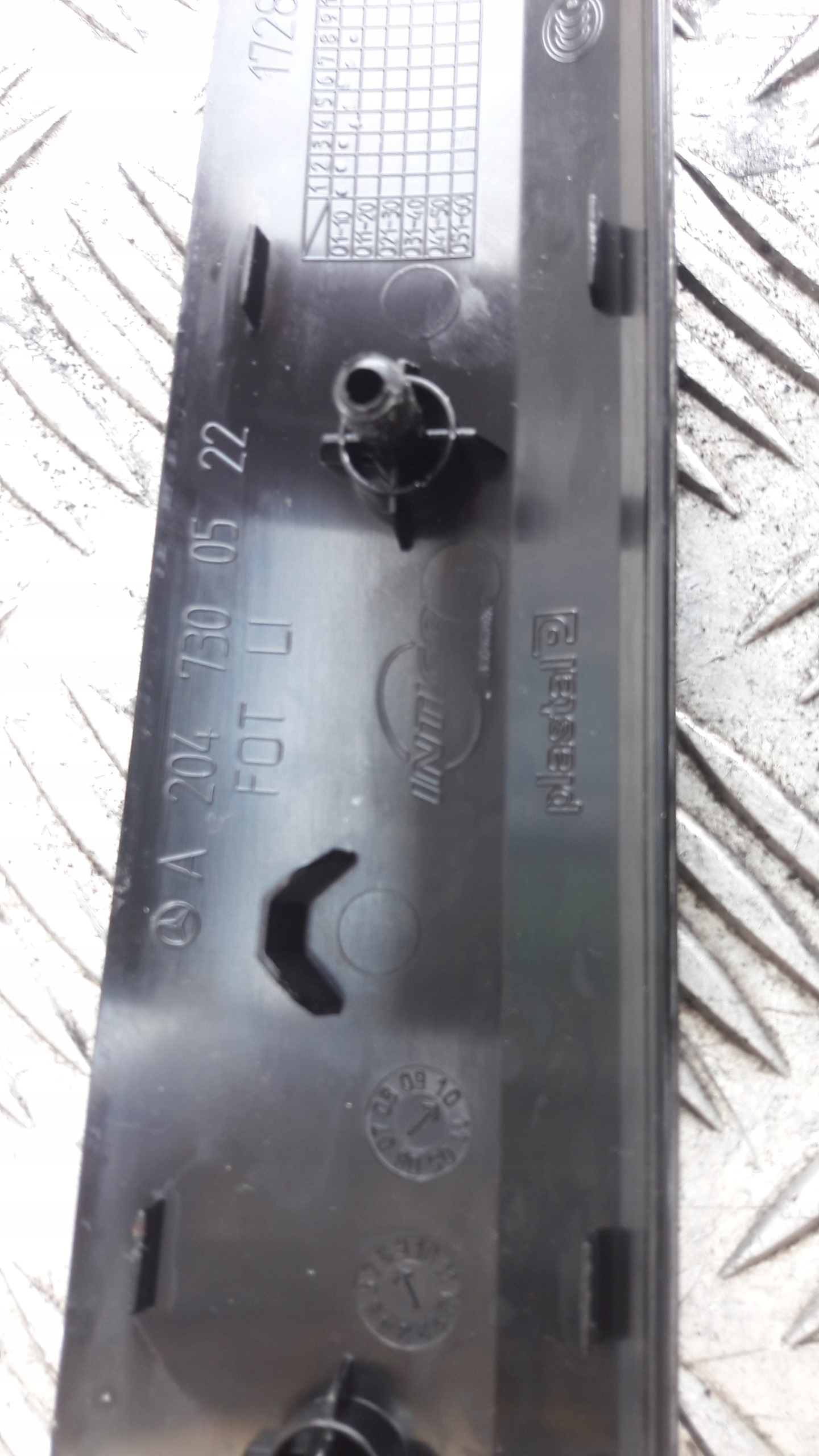 MERCEDES W204 Zierleiste BOCZKA links oder rechts heck A2047300522