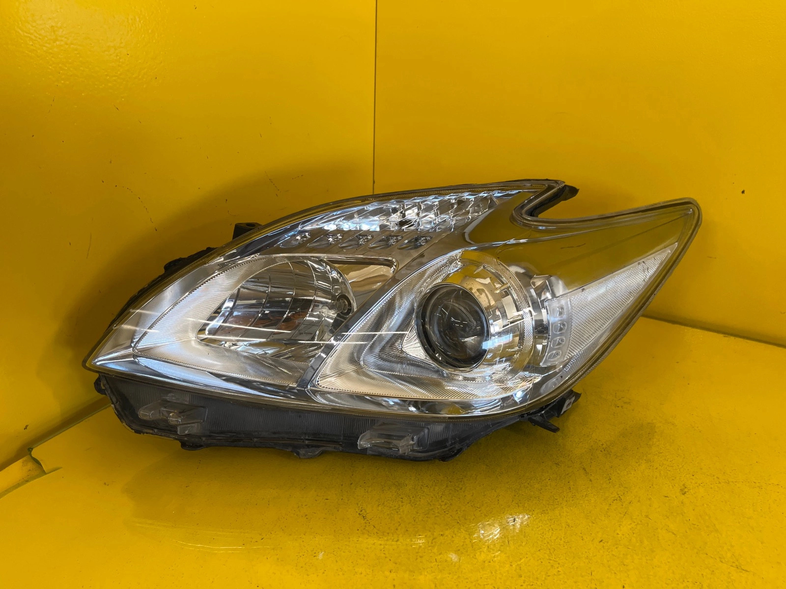 light left TOYOTA PRIUS III 09-10
