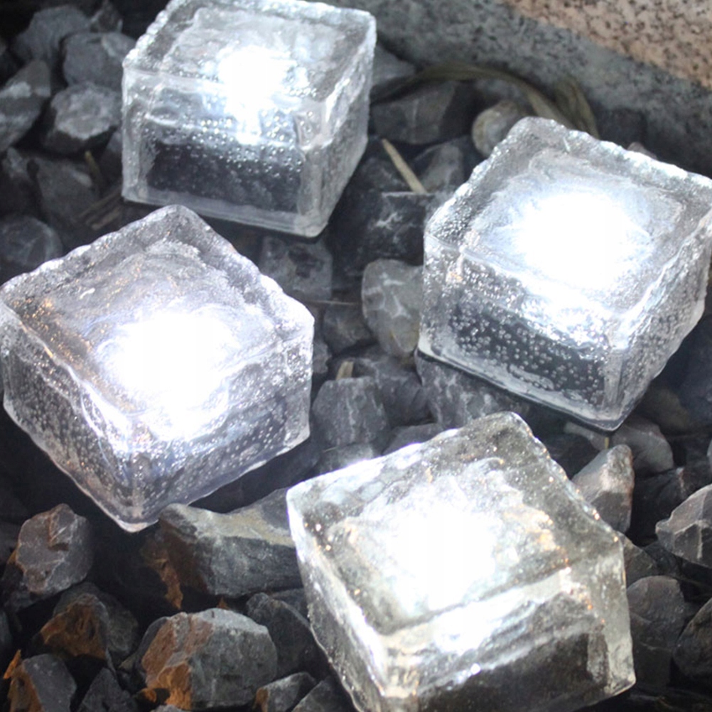 SŁONECZNE OŚWIETLENIE PODŁOGOWE LED PRZECIWDESZCZOWE DO TRAWNIKÓW 4 SZT. Kod producenta Y40RE160LX9JJ147GJB