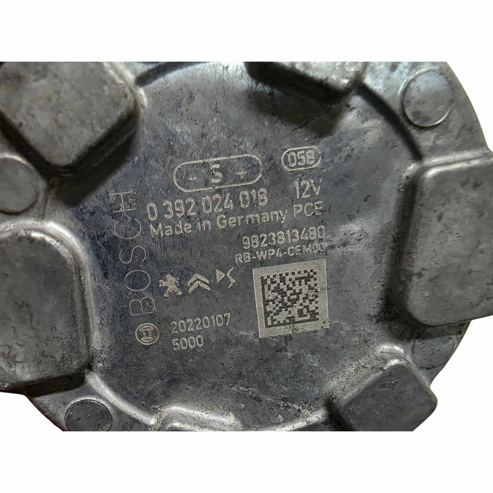 pump water pump PEUGEOT 3008 II 1.6 HYBRYD 9823813480