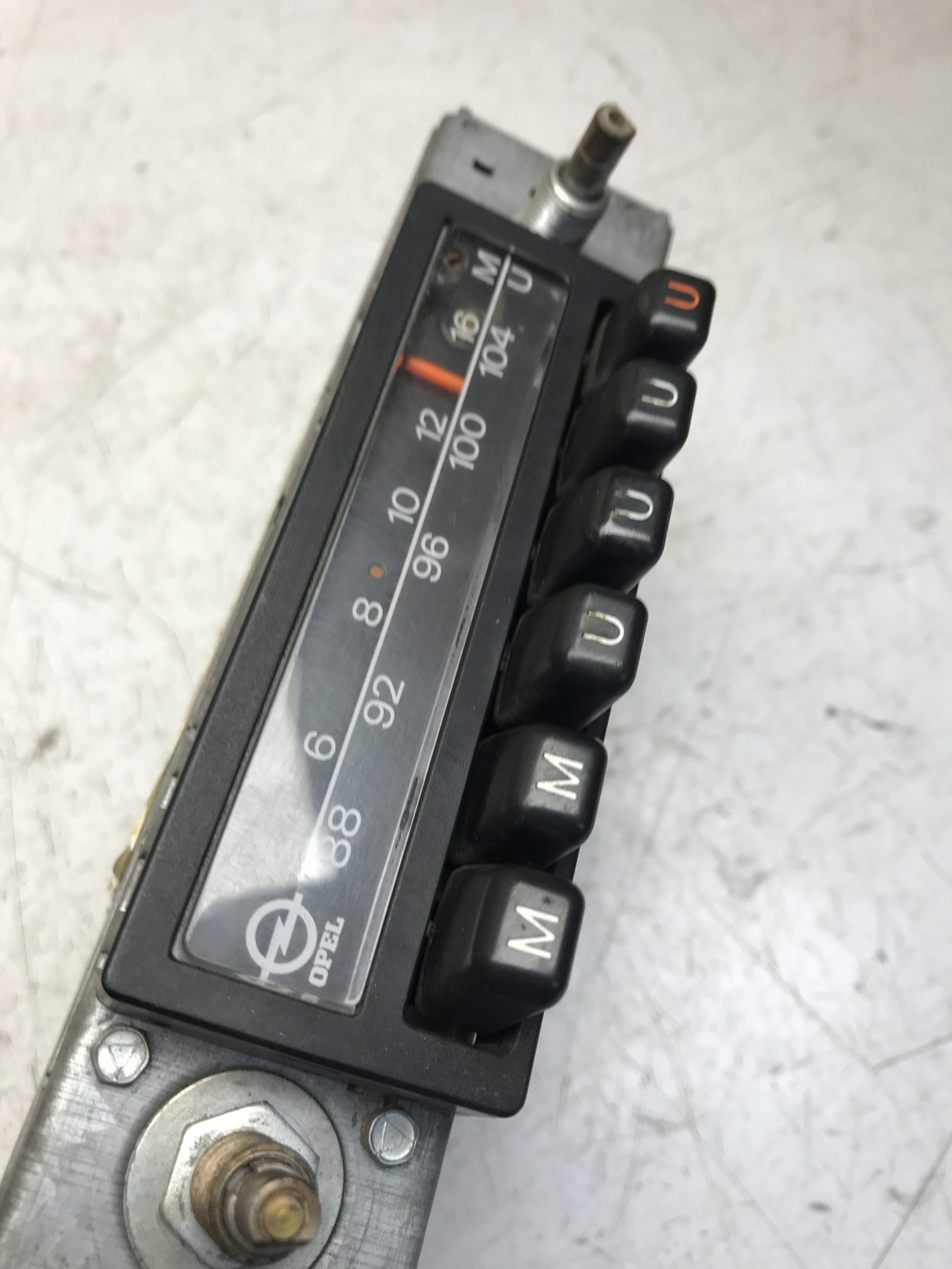 RADIO SAMOCHODOWE OPEL 8631120490