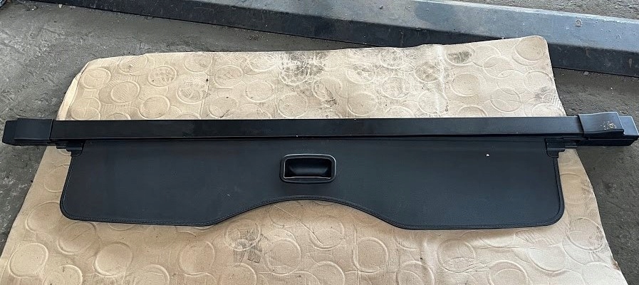 8E988355394H - AUDI A4 B6 B7 багажна шторка