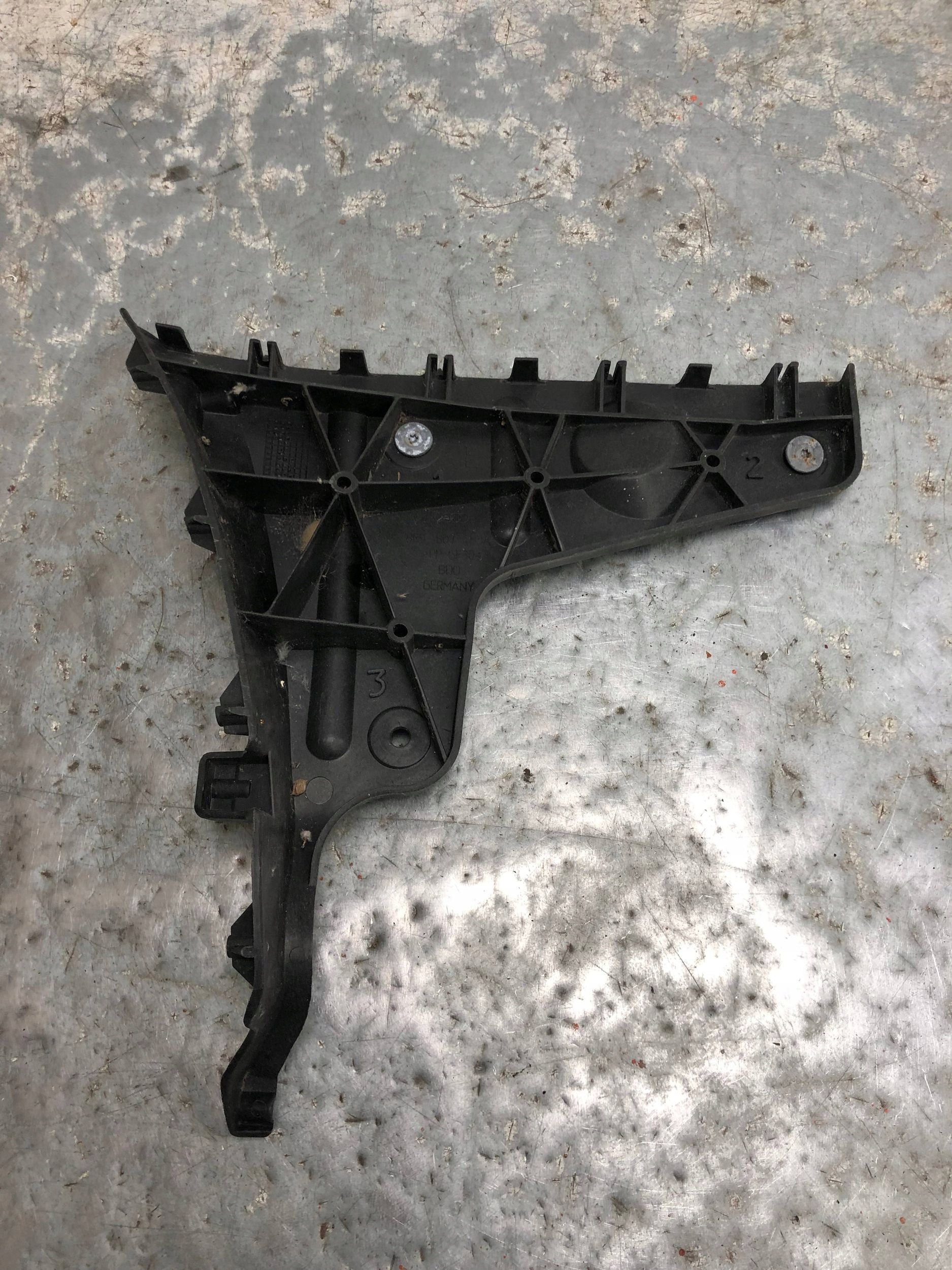 bumper bracket left rear part AUDI A4 B7 KOMBI 8E9807453A
