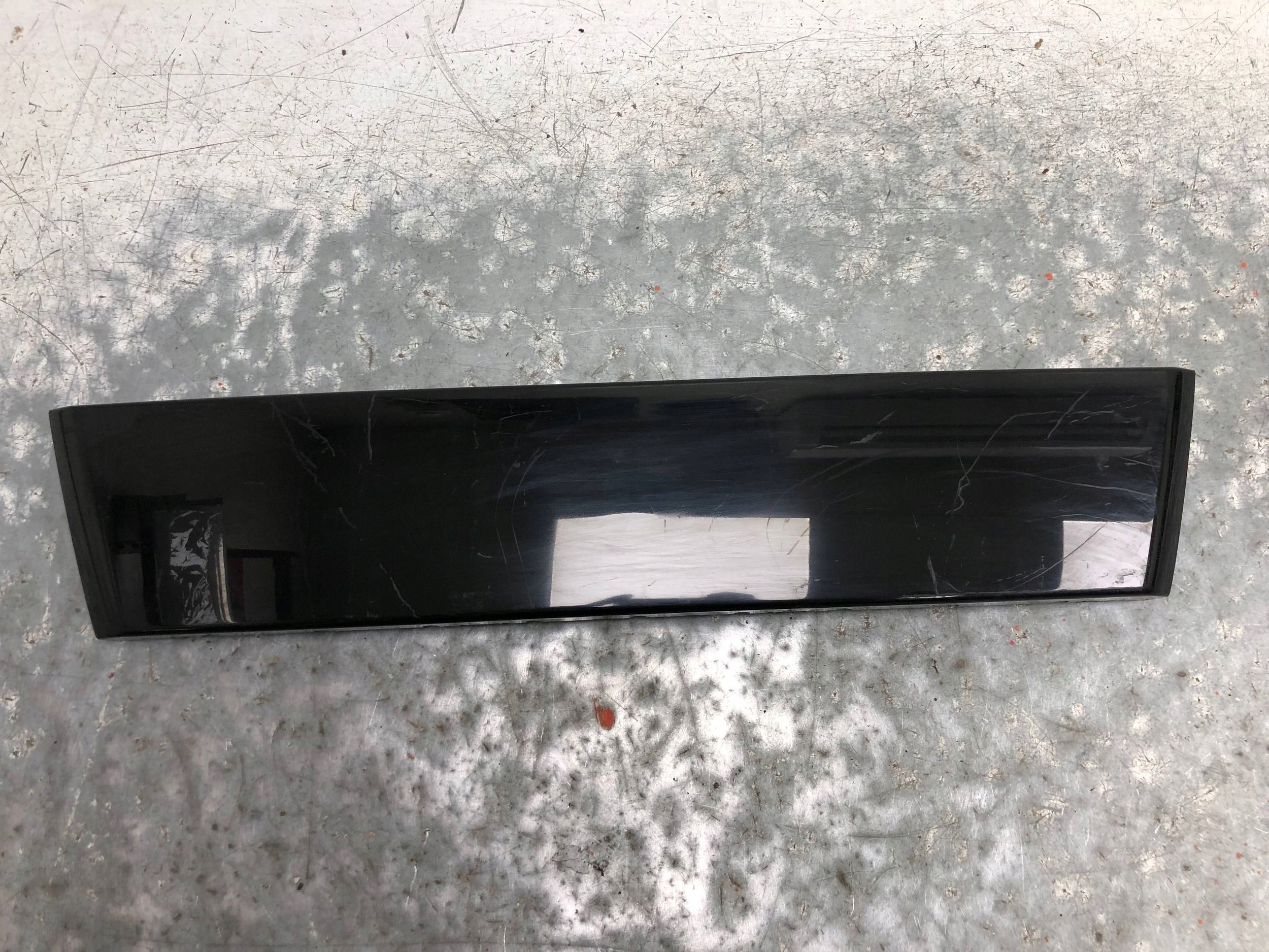 pad below REJESTRACJE front AUDI Q5 8R0807287B