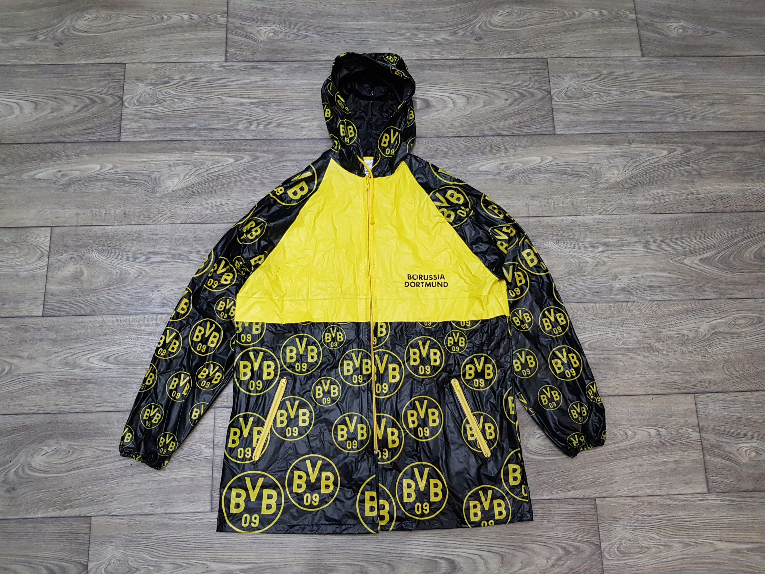 BORUSSIA DORTMUND oryginalna peleryna kurtka męska M Kod producenta 879-8