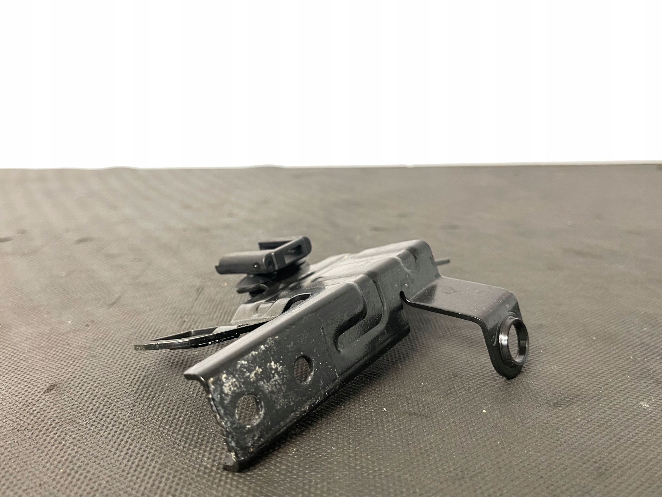 LEON IV PASSAT B8 1.4 TSI console holder bracket tanks 5Q0121093DH