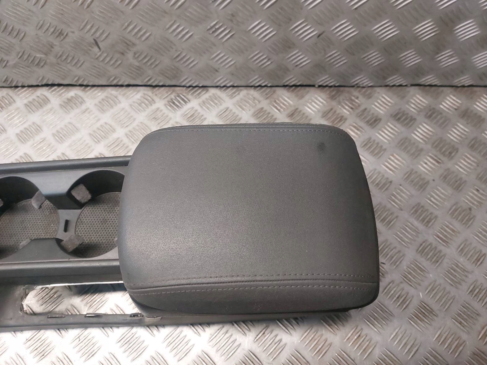TUNEL central armrest VOLVO S40 II 8687407 8687408