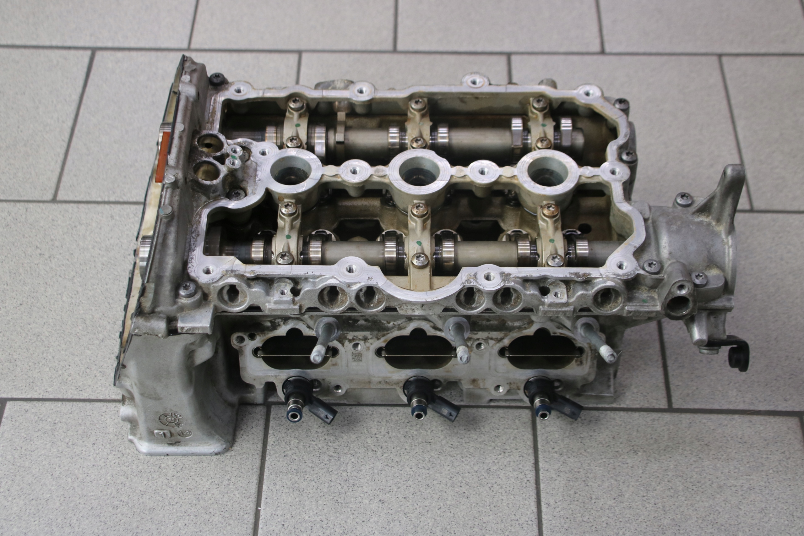 AUDI A8 D4 3,0 TFSI CREC head. left 06E103403AA