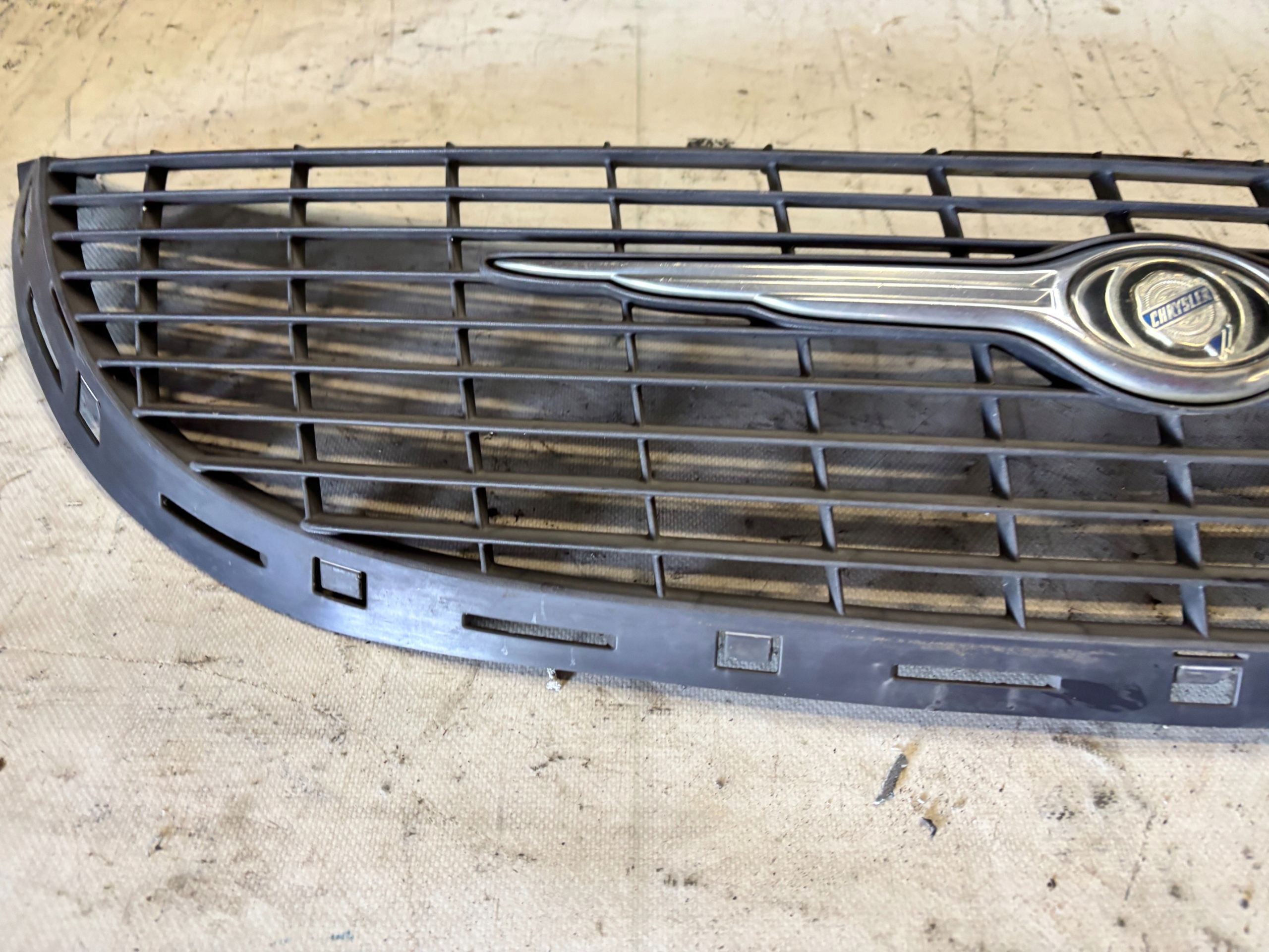 grill grille radiator Chrysler Voyager IV 4 4857522AA