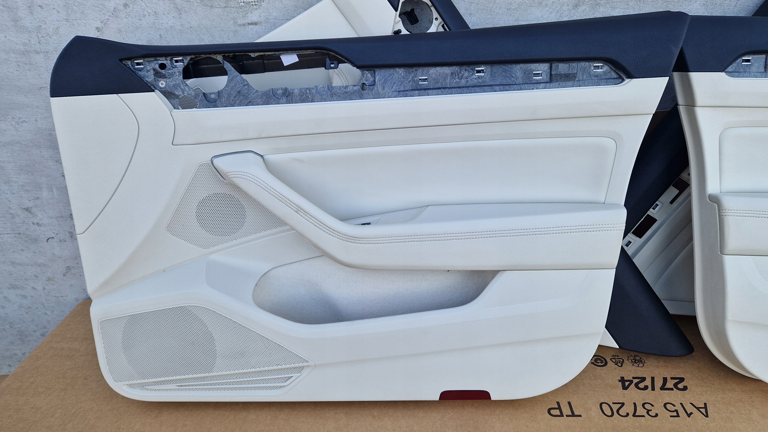 side PASSAT B8 KOMBI FULL leather as new KOMPLET
