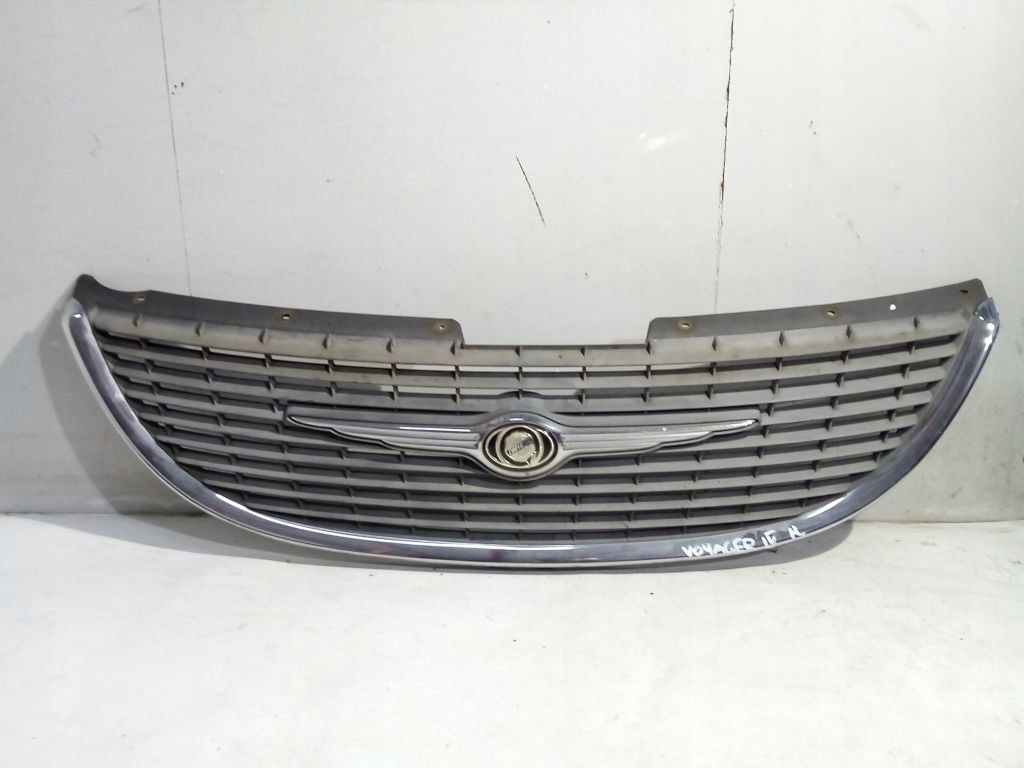 CHRYSLER Voyager IV решетка радиатора