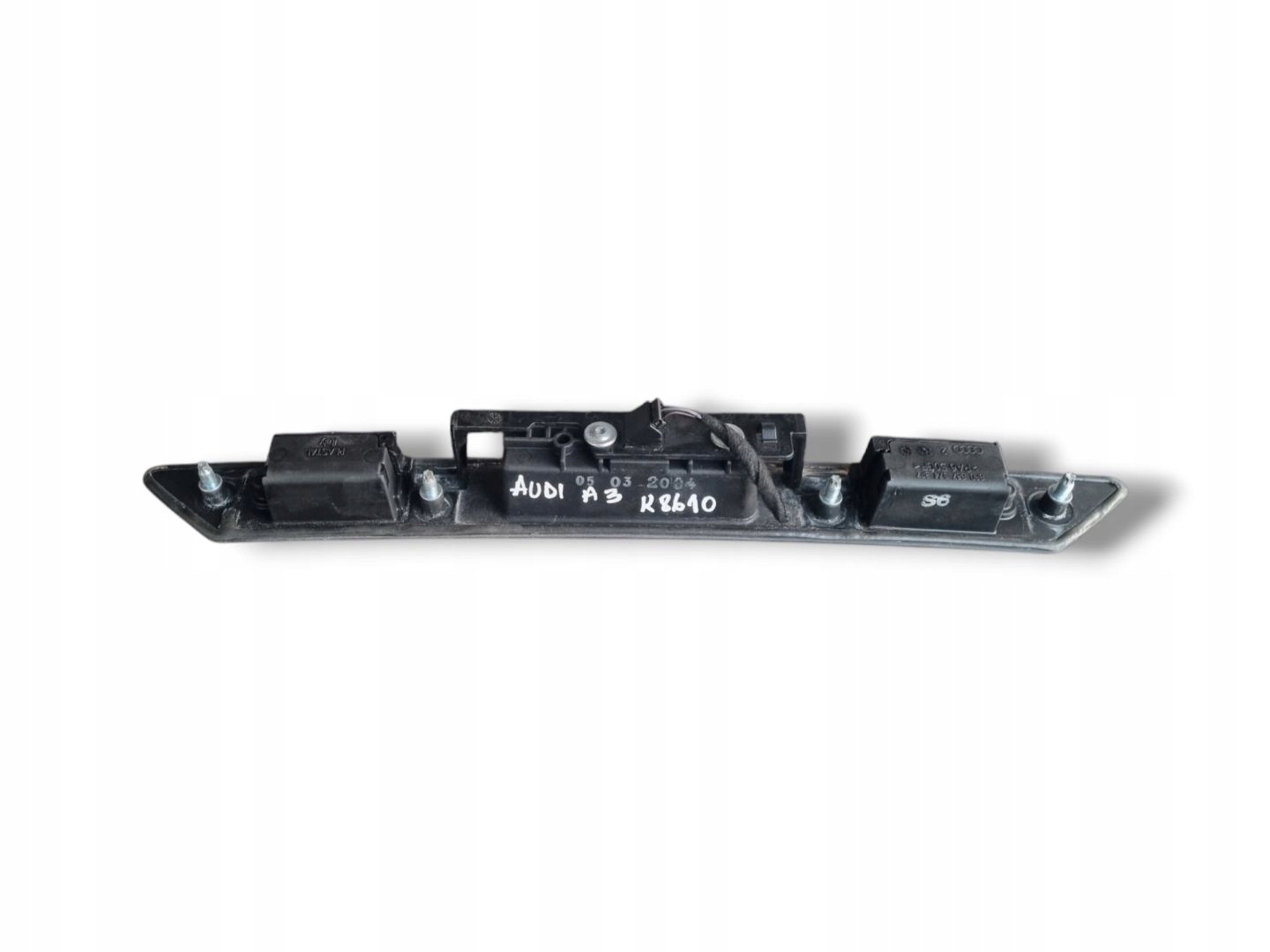 Bouton pour l’ouverture du capot Audi A3 8P 2004 8P08275743FZ