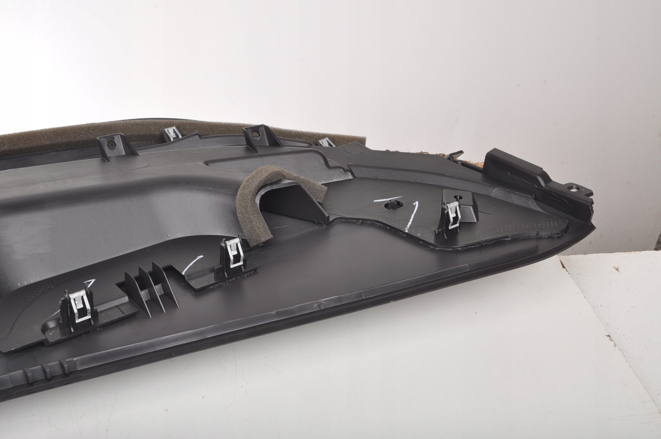 KUGA MK2 OSŁONA NAKŁADKA DESKI ROZDZIELCZEJ Jakość części (zgodnie z GVO) O - oryginał z logo producenta pojazdu (OE)