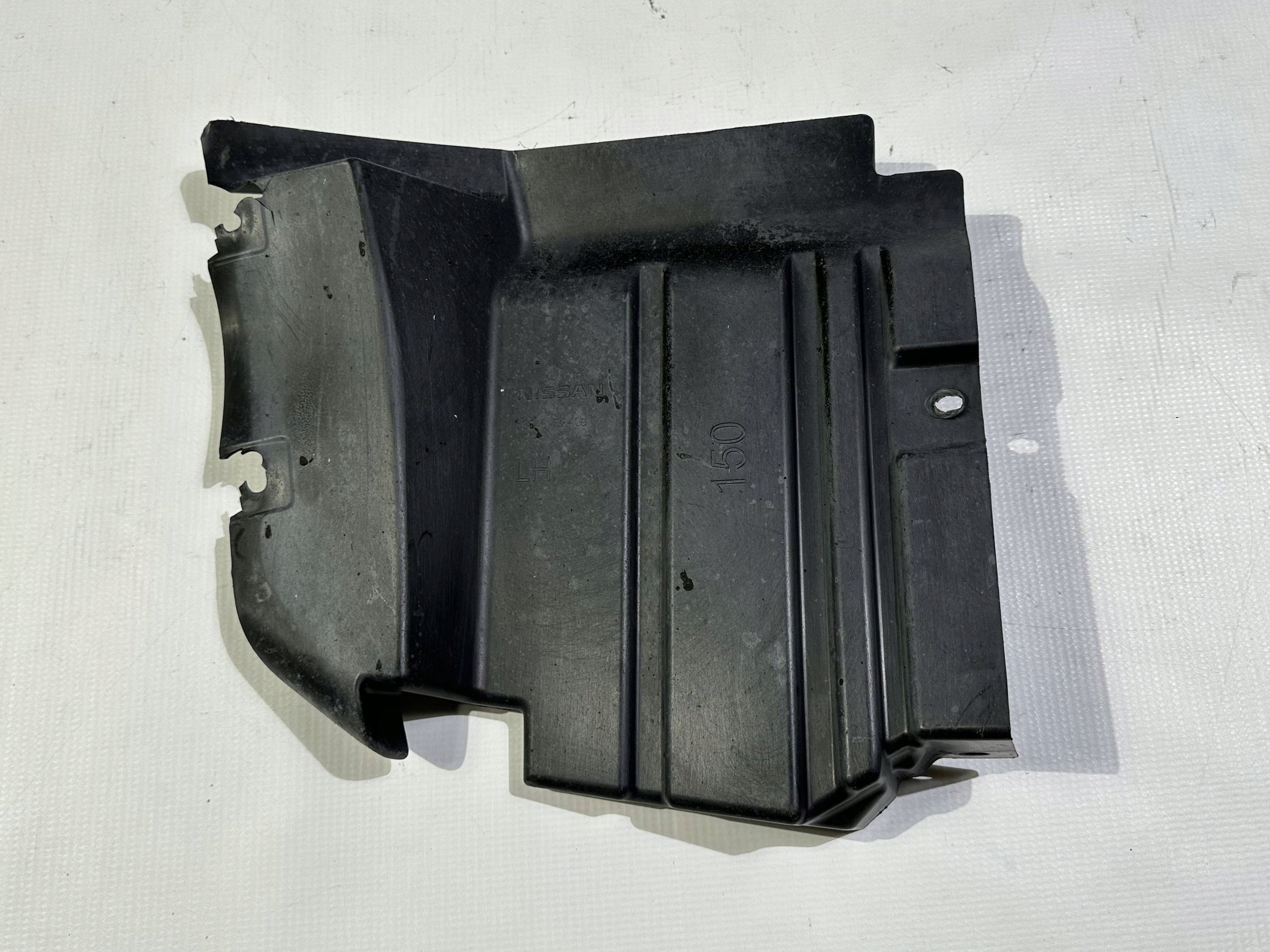 Element nadkola of a fender front front left lower Nissan Titan 2016+