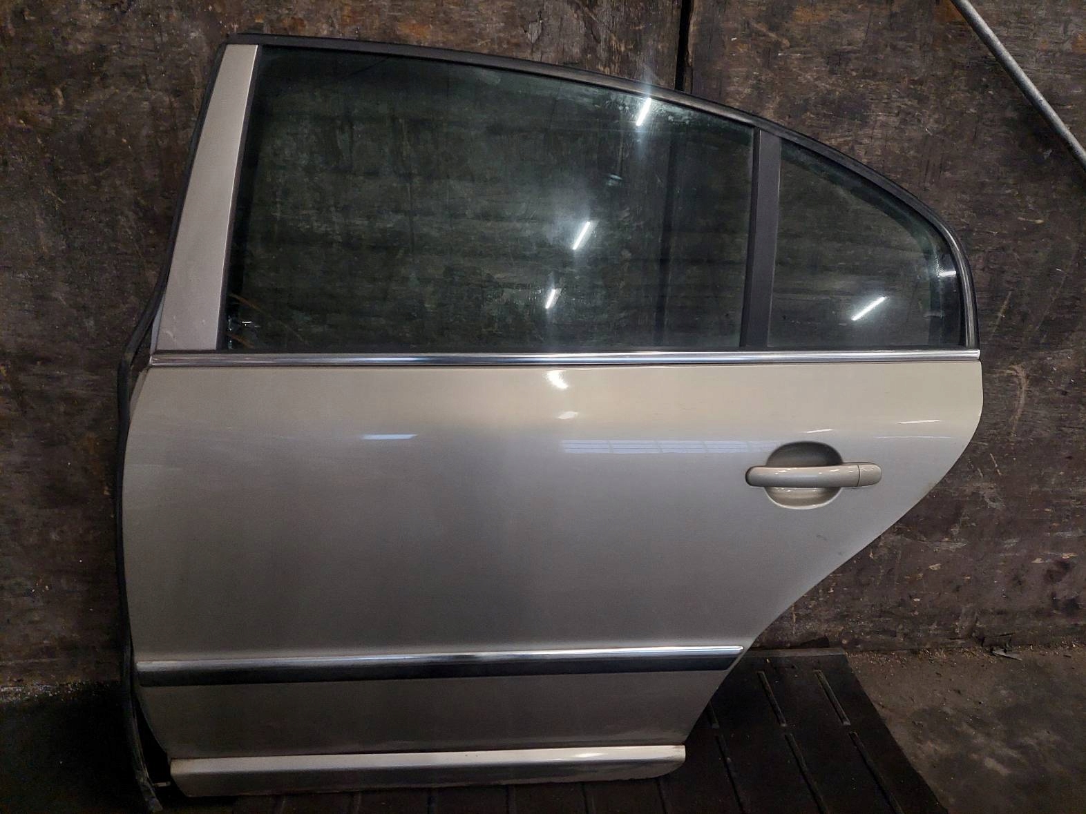 door complete left rear part SKODA SUPERB and 9201