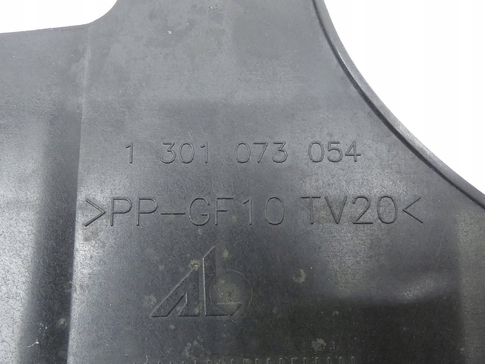 support holder bracket lights right AUDI A4 B8 LIFT 11-15R 1301073054