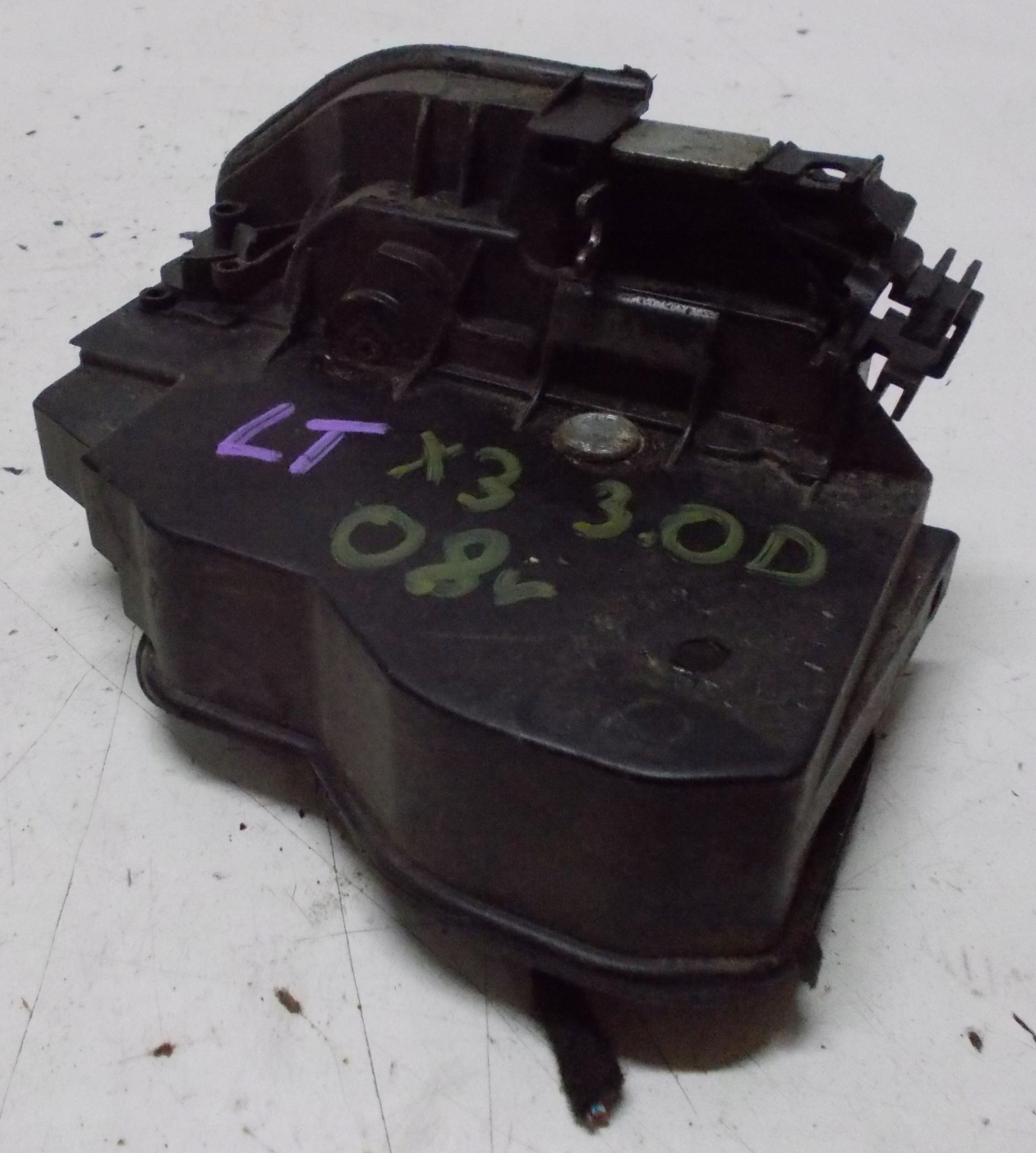 BMW X3 E83 3.0D 08R lock door left rear part 7202147