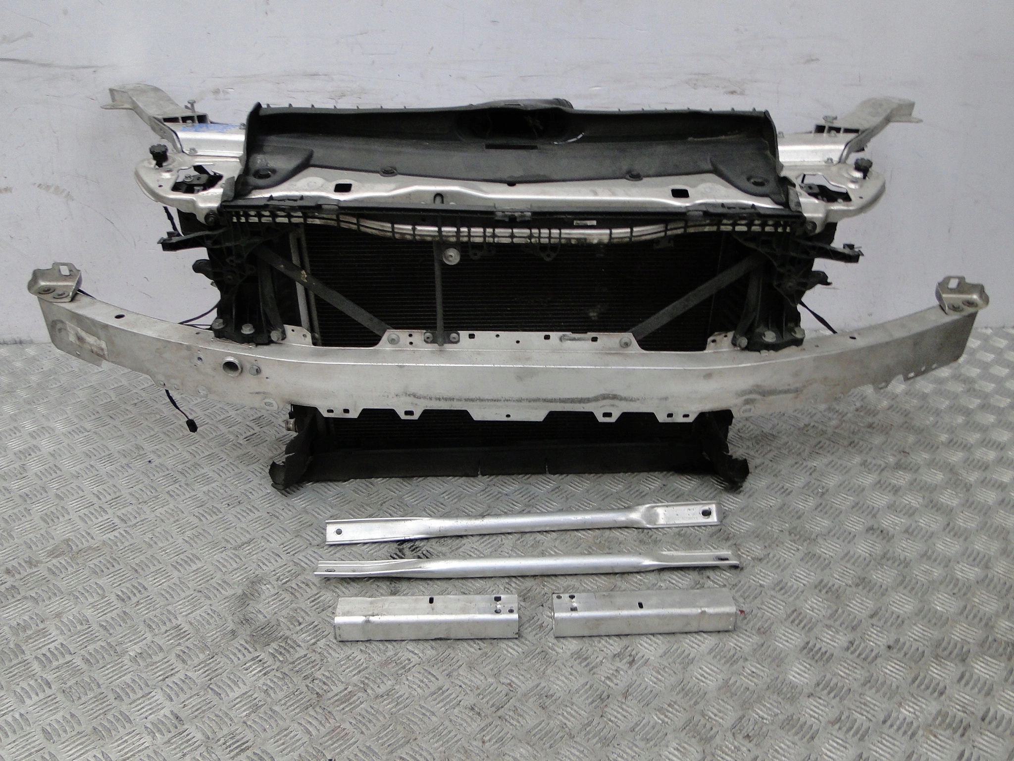 MERCEDES E KLASA W213 2.0 CDI CHLODNICE PAS PRZEDN A0999061000 A2136201801 Producent części Inny