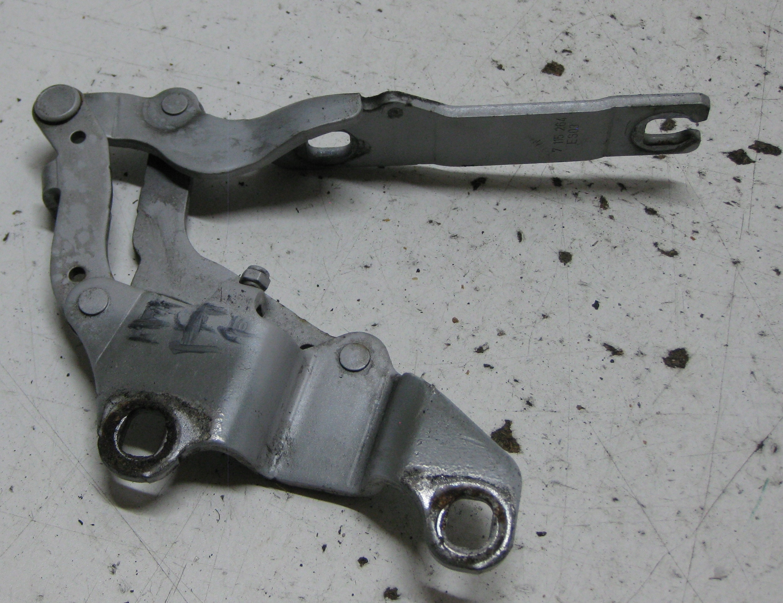 BMW E91 2.0 D 09R hinge bonnets left right KOMPLET 7115263 7115264