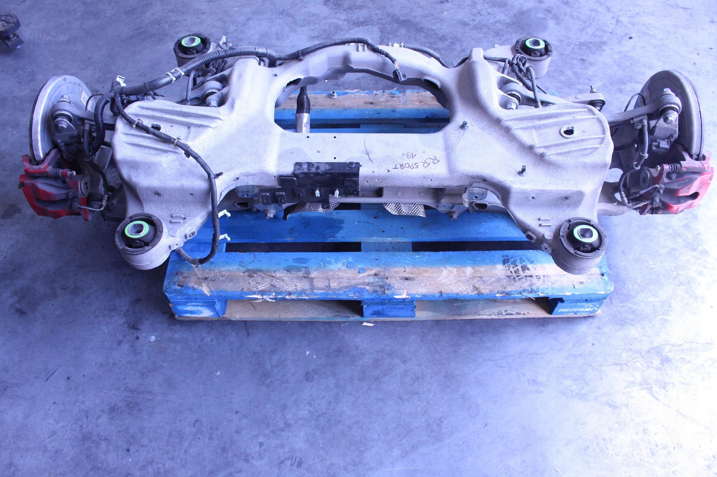 ZAWIESZENIE TYŁ 5.0 RANGE SPORT II SVR LIFT 2019 Producent części Land Rover OE