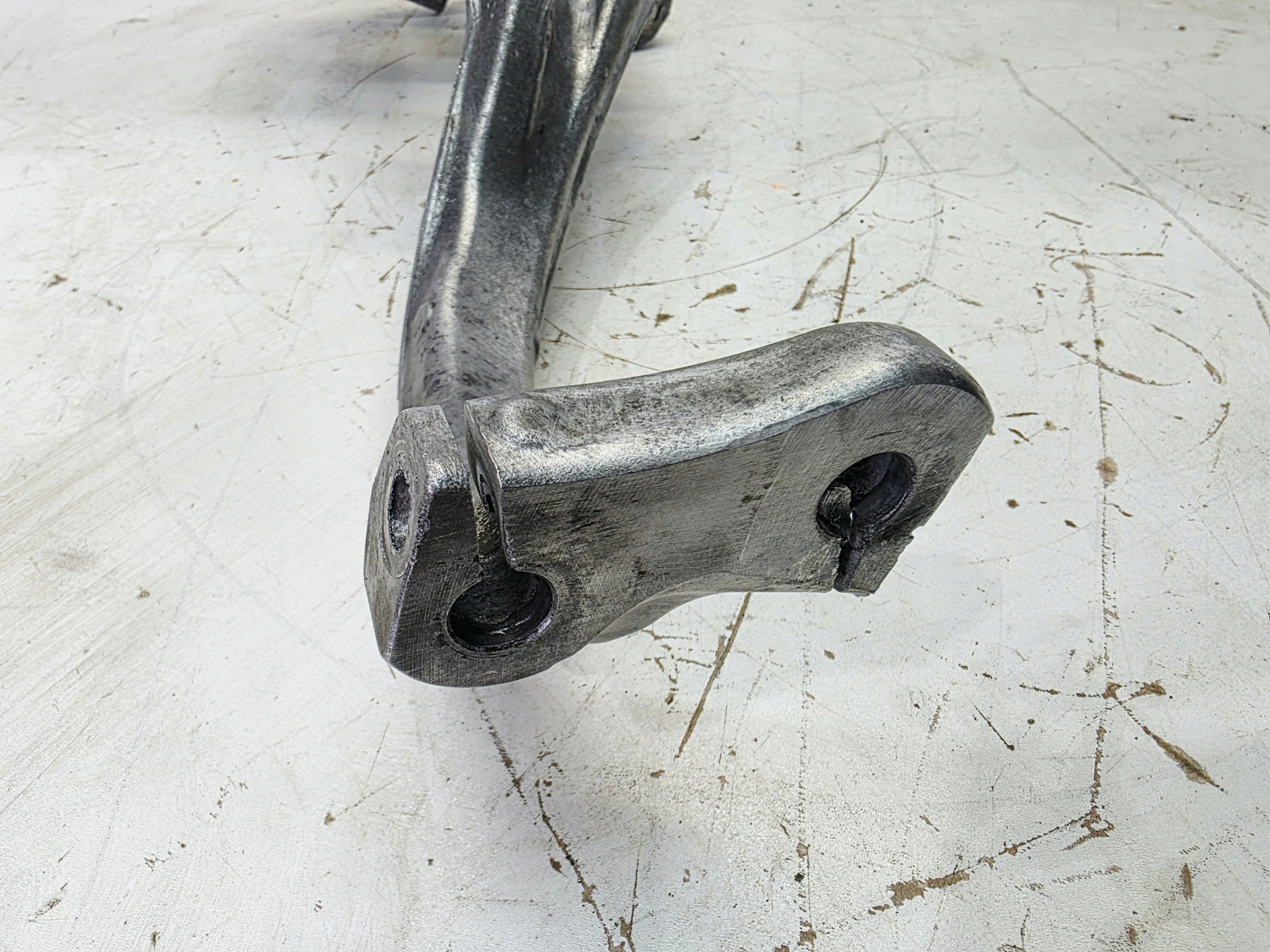 swing left front AUDI A4 B8 A5 8T 8K0407257G