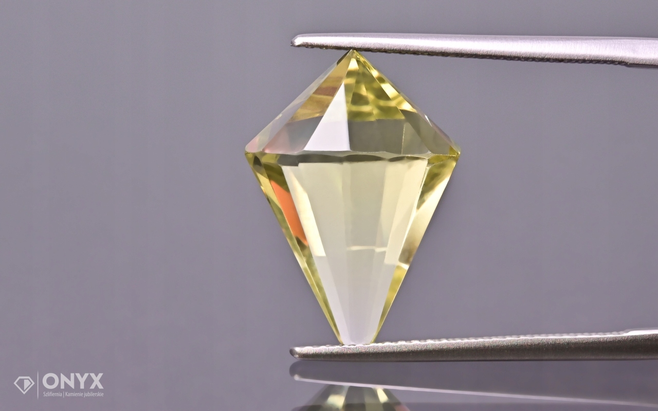 Křemen lemon fazetovaný nepravidelný 18x13 mm