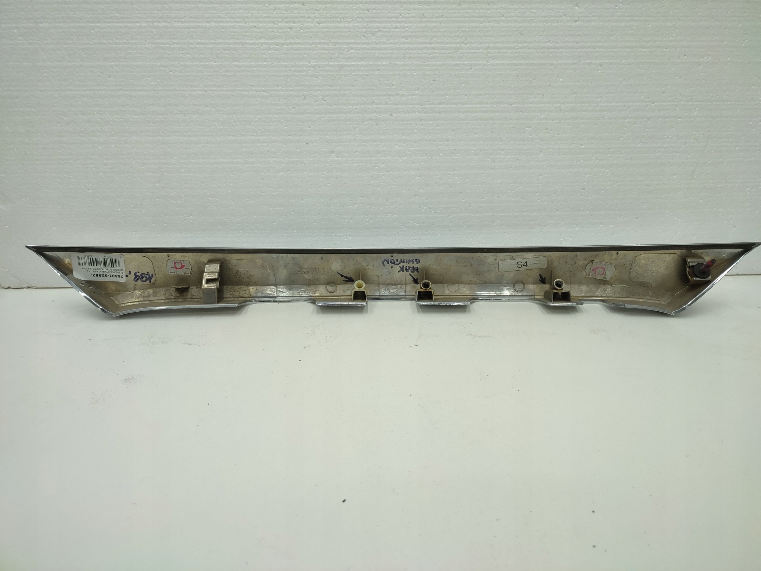 cap moulding bonnet rear part CHROM TOYOTA COROLLA E16 E18 / 76801-02A82