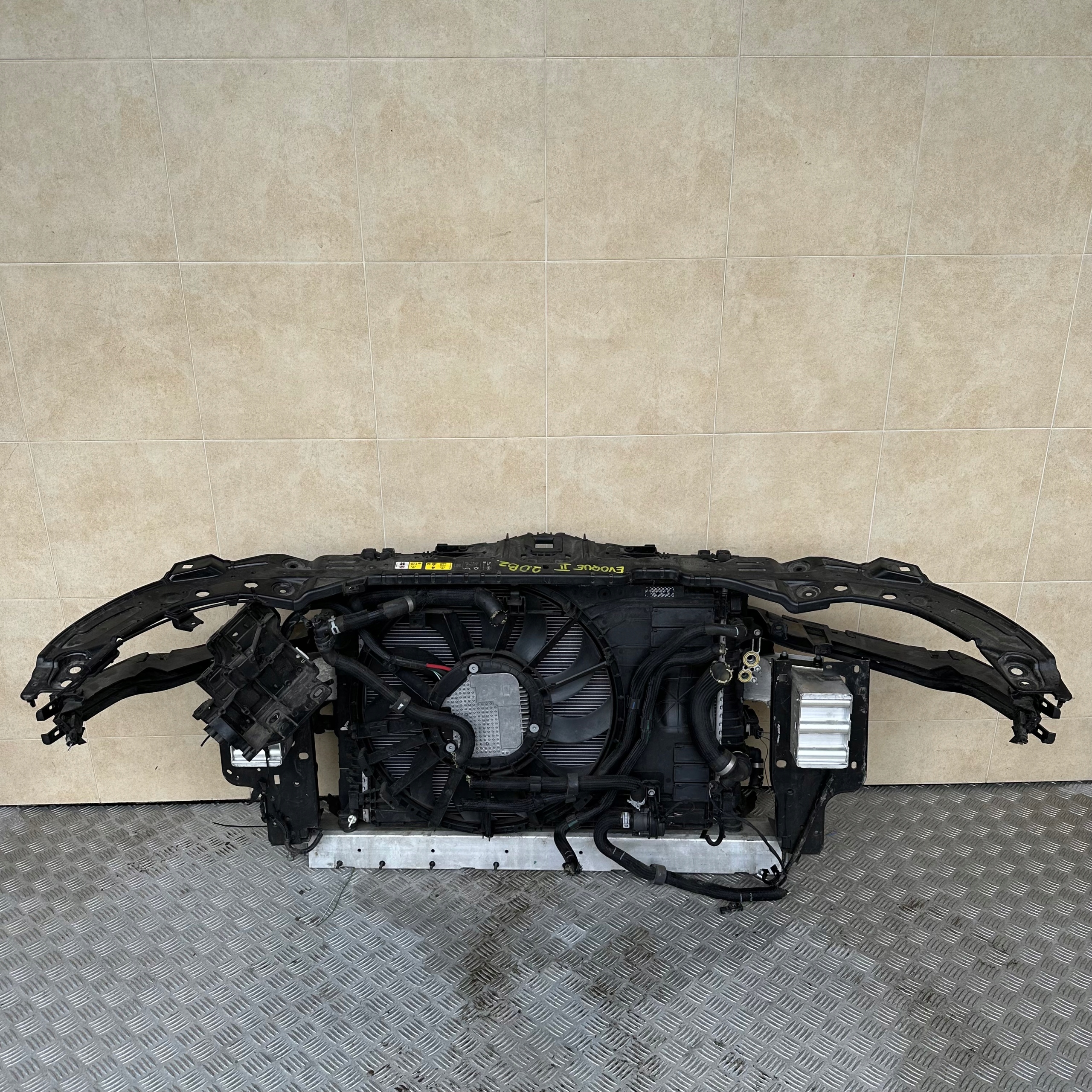 PAS PRZEDNI KOMPLETNY CHŁODNICE EVOQUE II 2.0 BZ. Typ samochodu Samochody osobowe