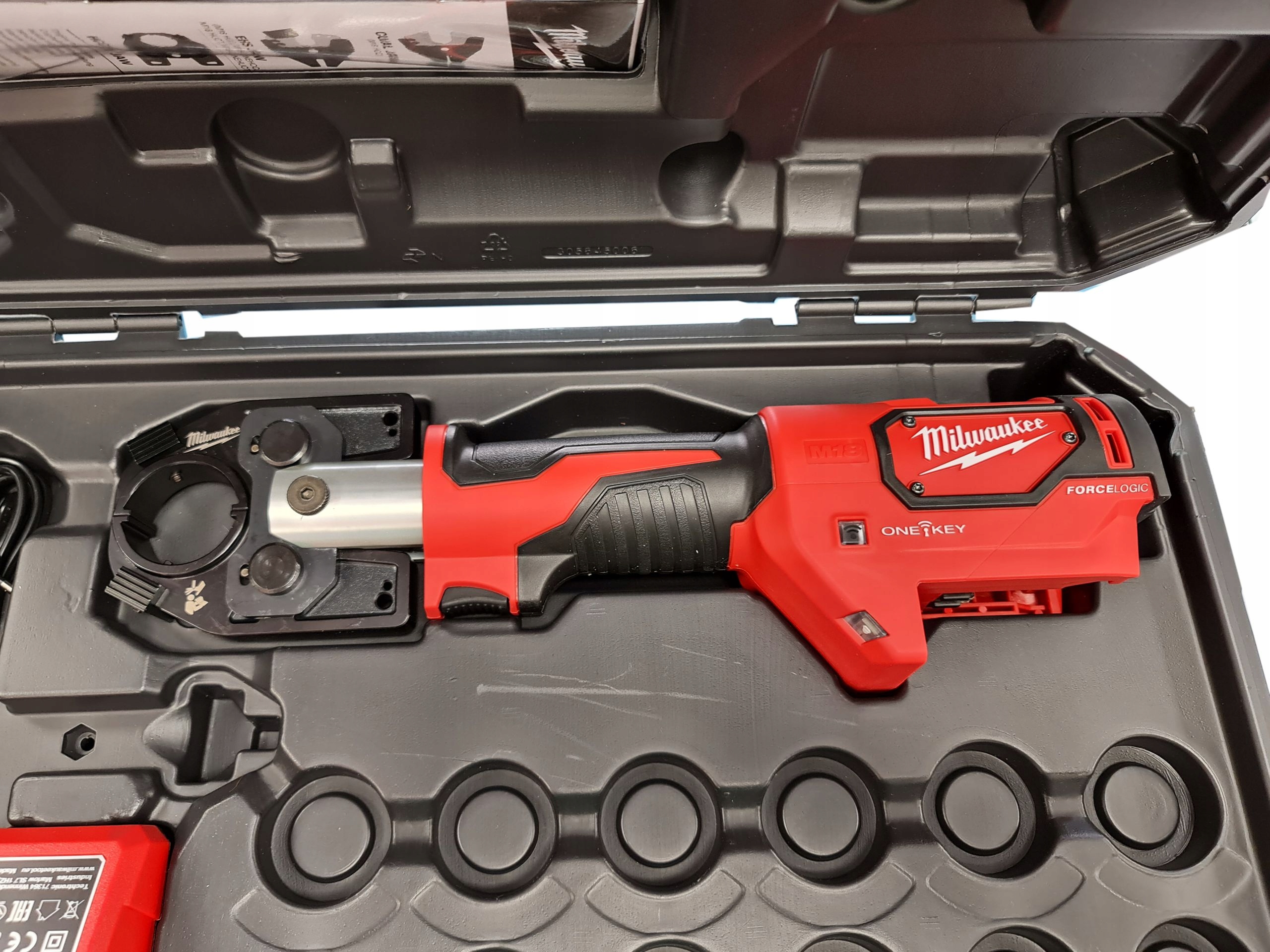 PRASKA AKUMULATOROWA DO KABLI MILWAUKEE HCCT-201C + MATRYCE CU 50-300 Kod producenta HCCT-201C