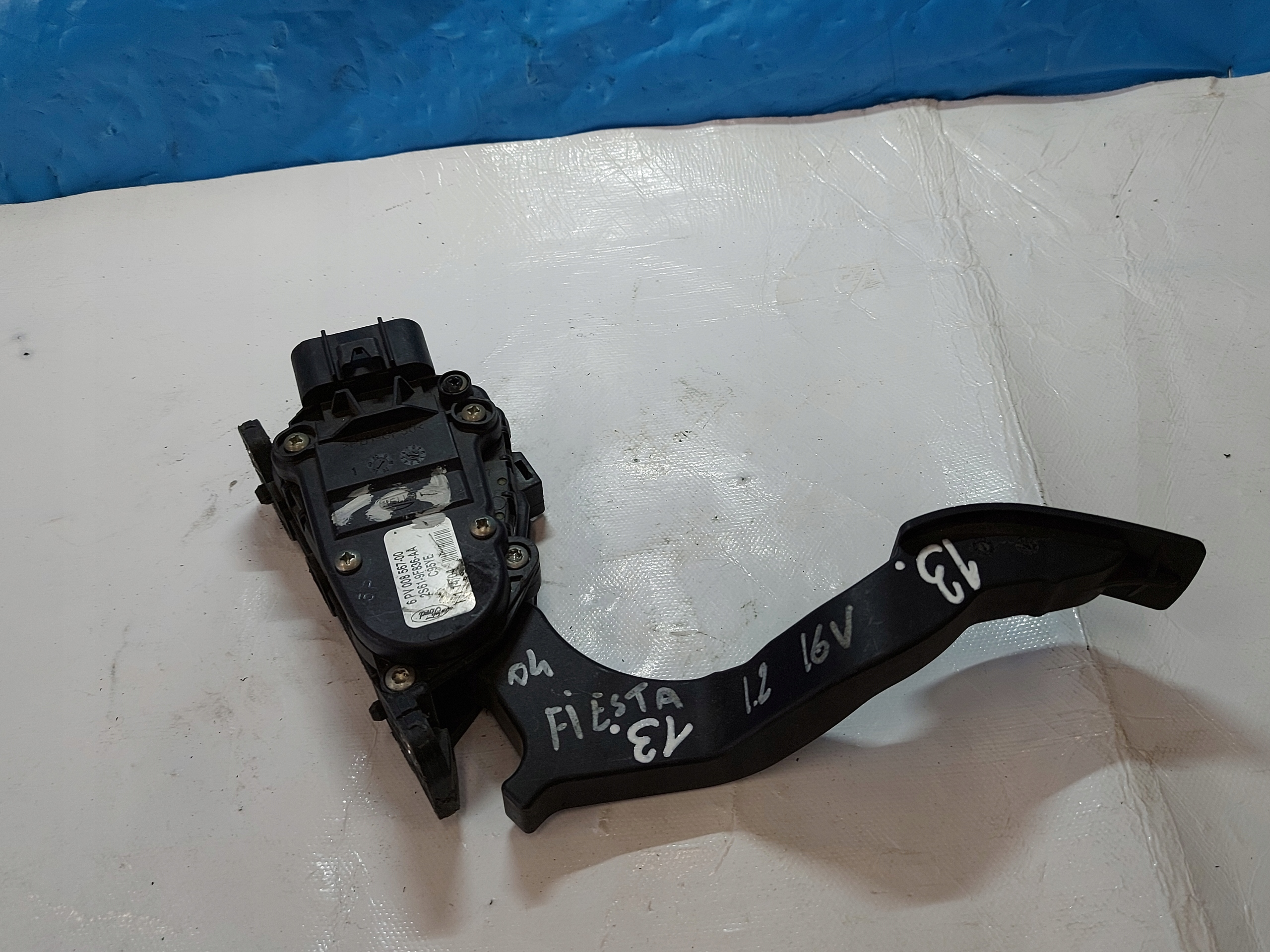 accelerator pedal FIESTA 1.2 16V 2S619F836AA