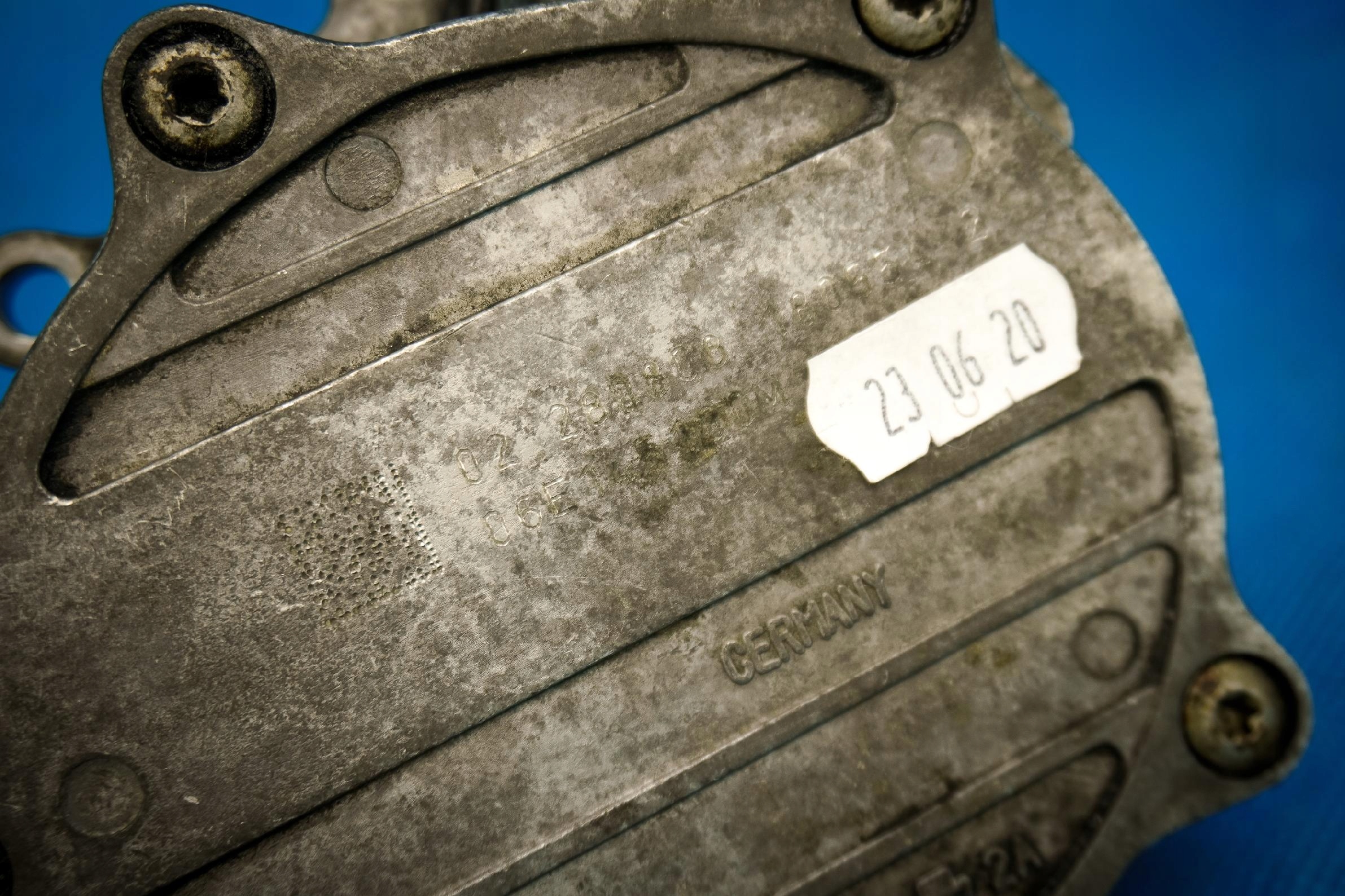 pump vacual Audi S4 S5 A6 A7 A8 06E145100M