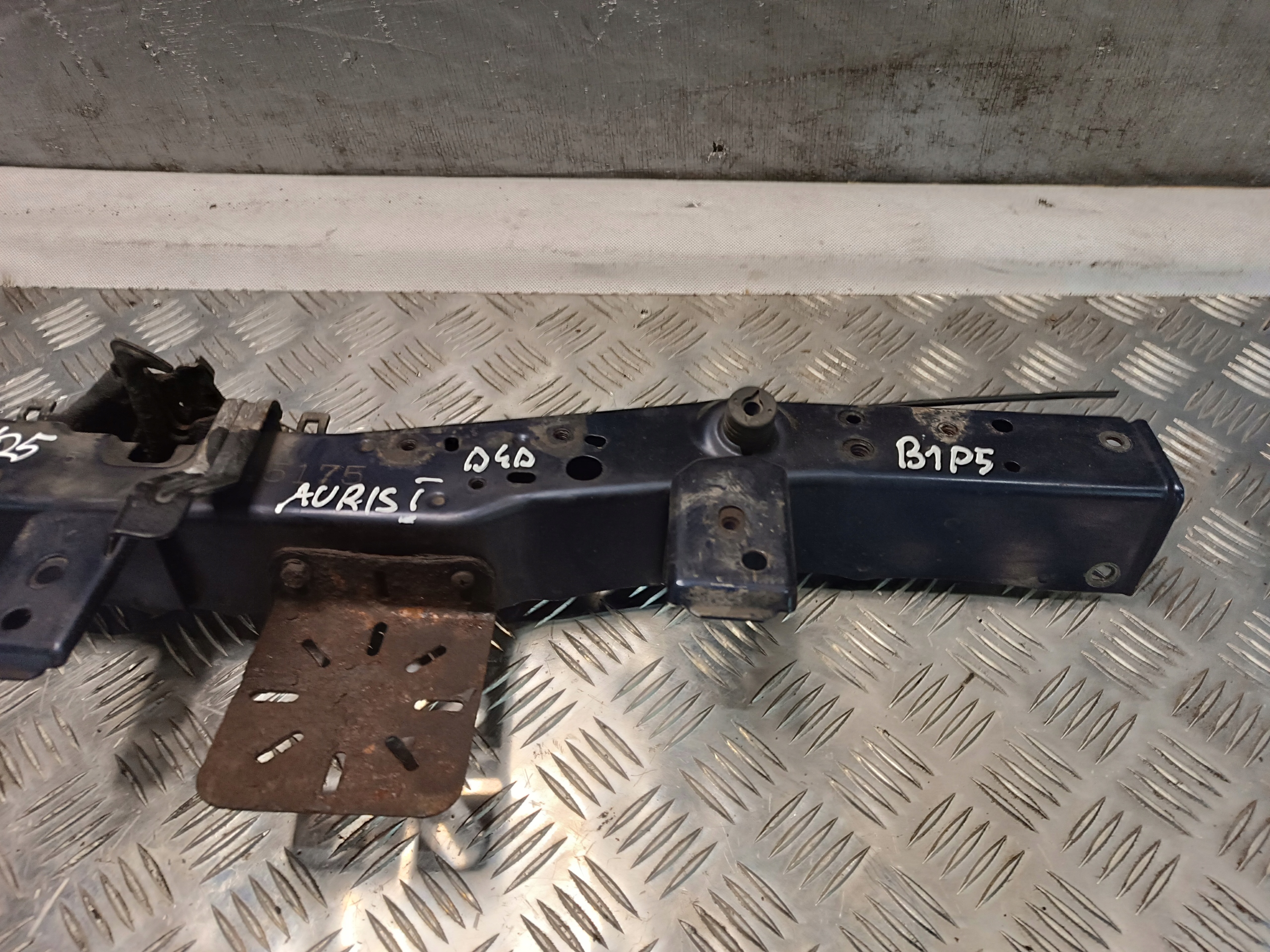 support panel for radiators pillar upper TOYOTA AURIS and 2007r