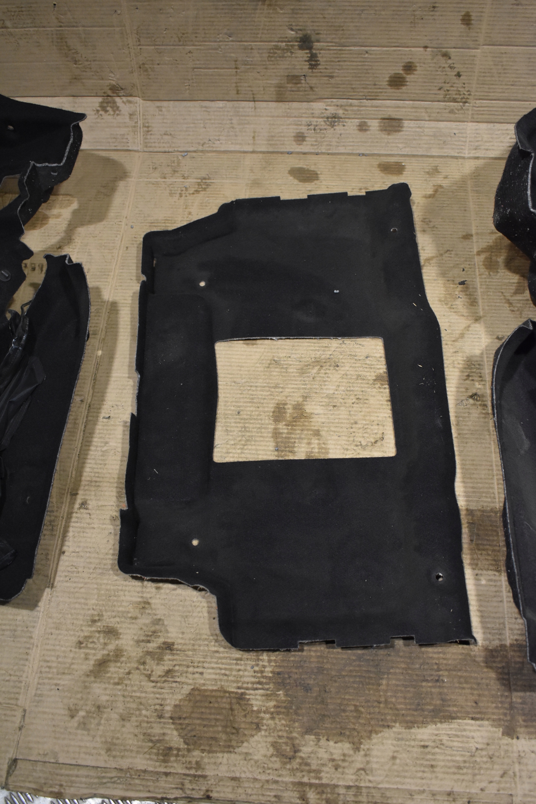IDEALNE inner upholstery side boot KPL. MERCEDES SL R231 W231 1