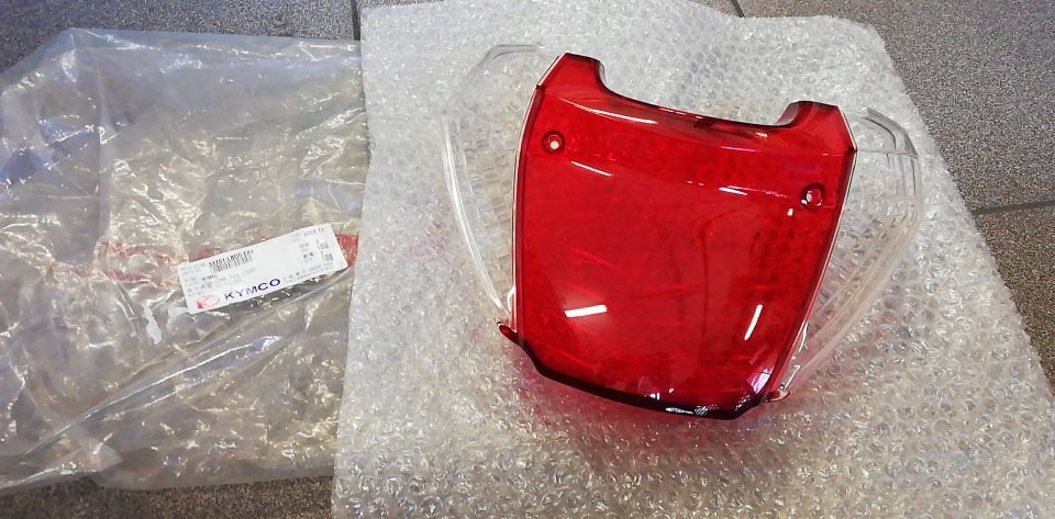 33701-LBD5-E01 - ЗАДНИЙ АБАЖУР KYMCO VITALITY 50 НОВЫЙ ОРИГИНАЛ