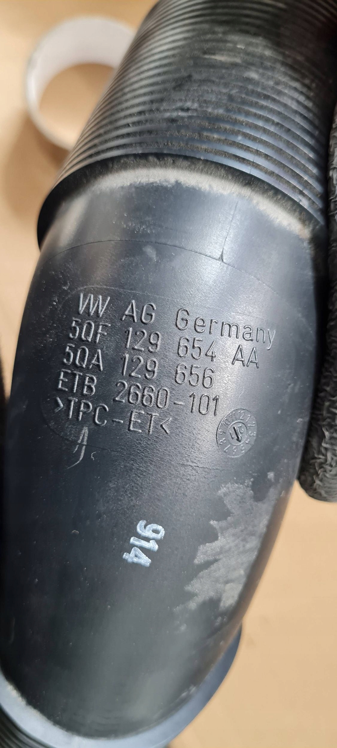 Q3 83A wiring pipe air 2.0 TFSI 5QF129654AA