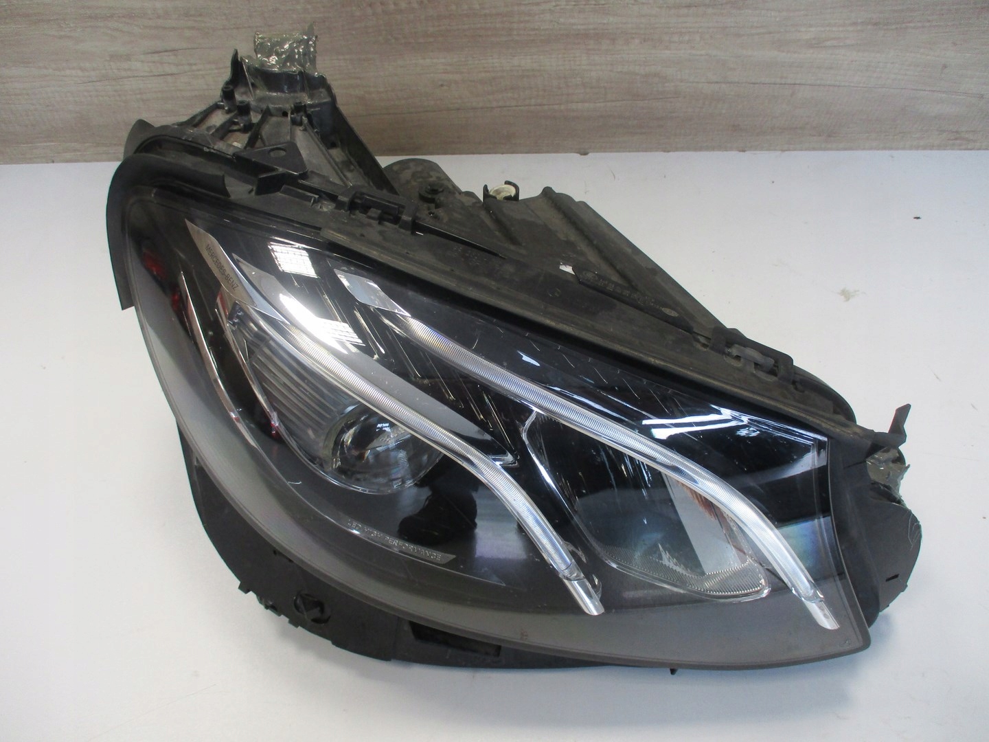 light Mercedes E Klasa 213 right front