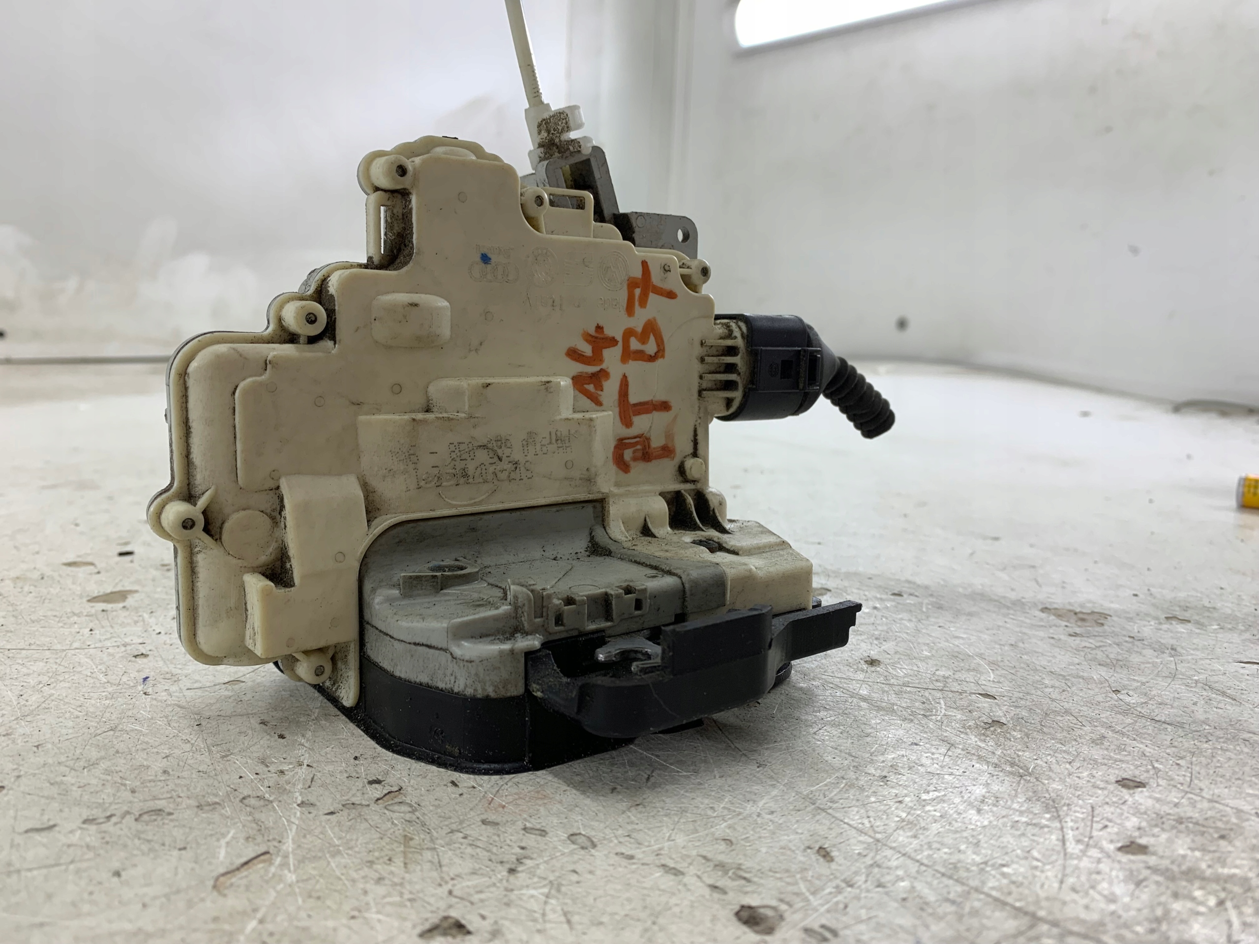 AUDI A4 B7 lock door right rear part 8E0839016AA