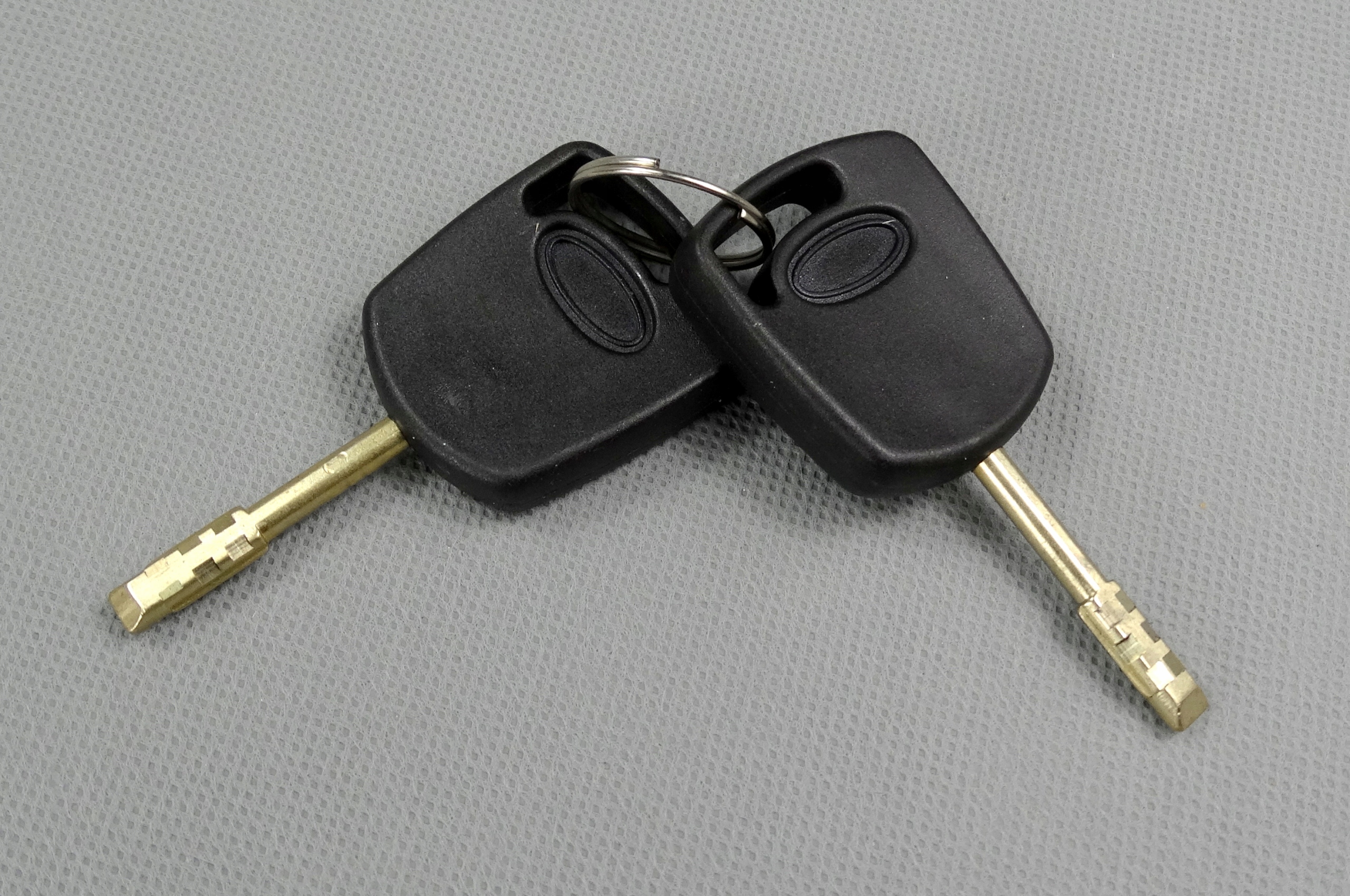 WKLADKI ZAMKOW ZAMKI FORD TRANSIT CONNECT 2002 06 Car type 4x4 SUV Passenger cars Cargo vans Trucks RVs