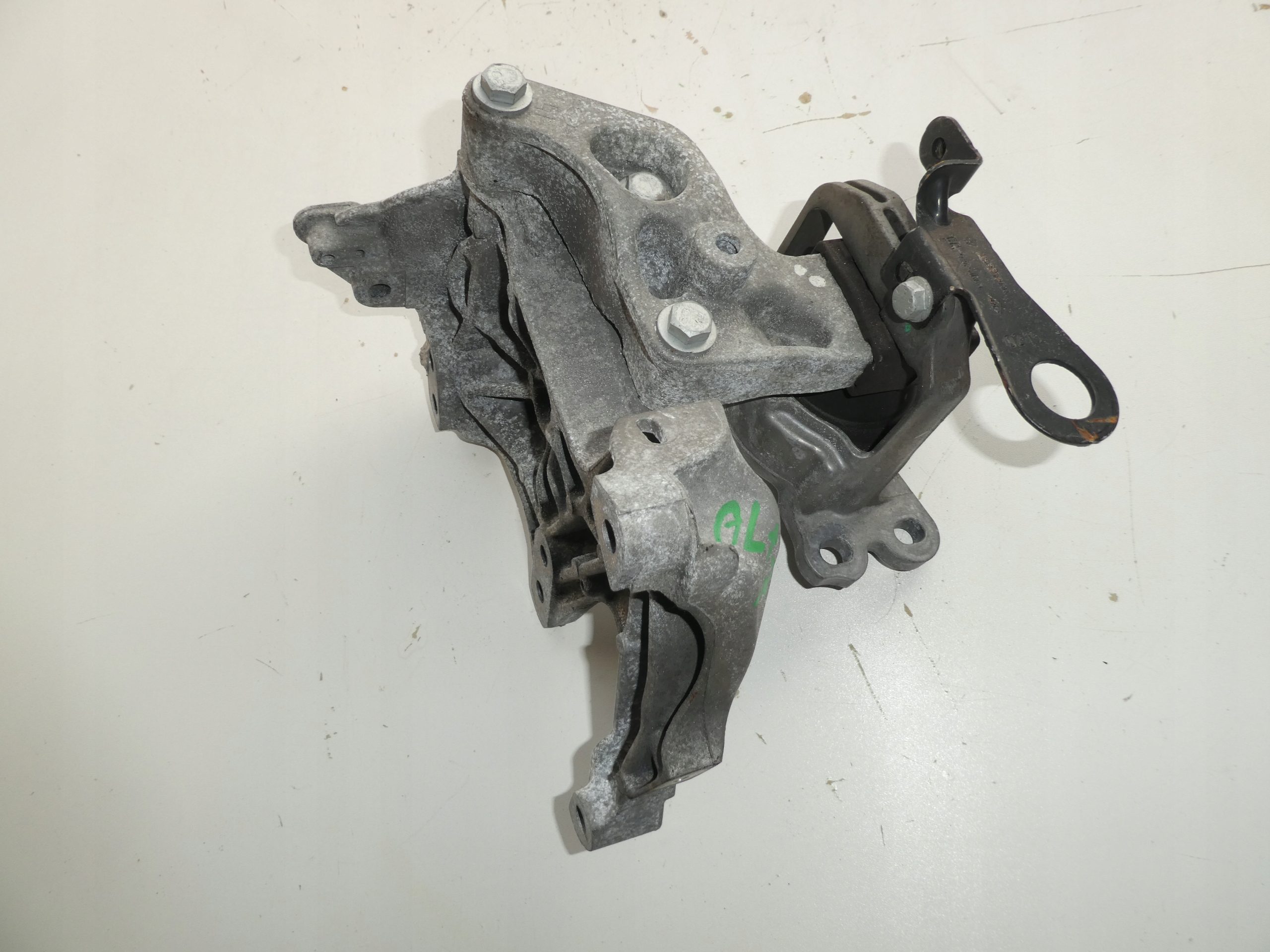 holder engine mount TRAFIC III VIVARO B 112101360R